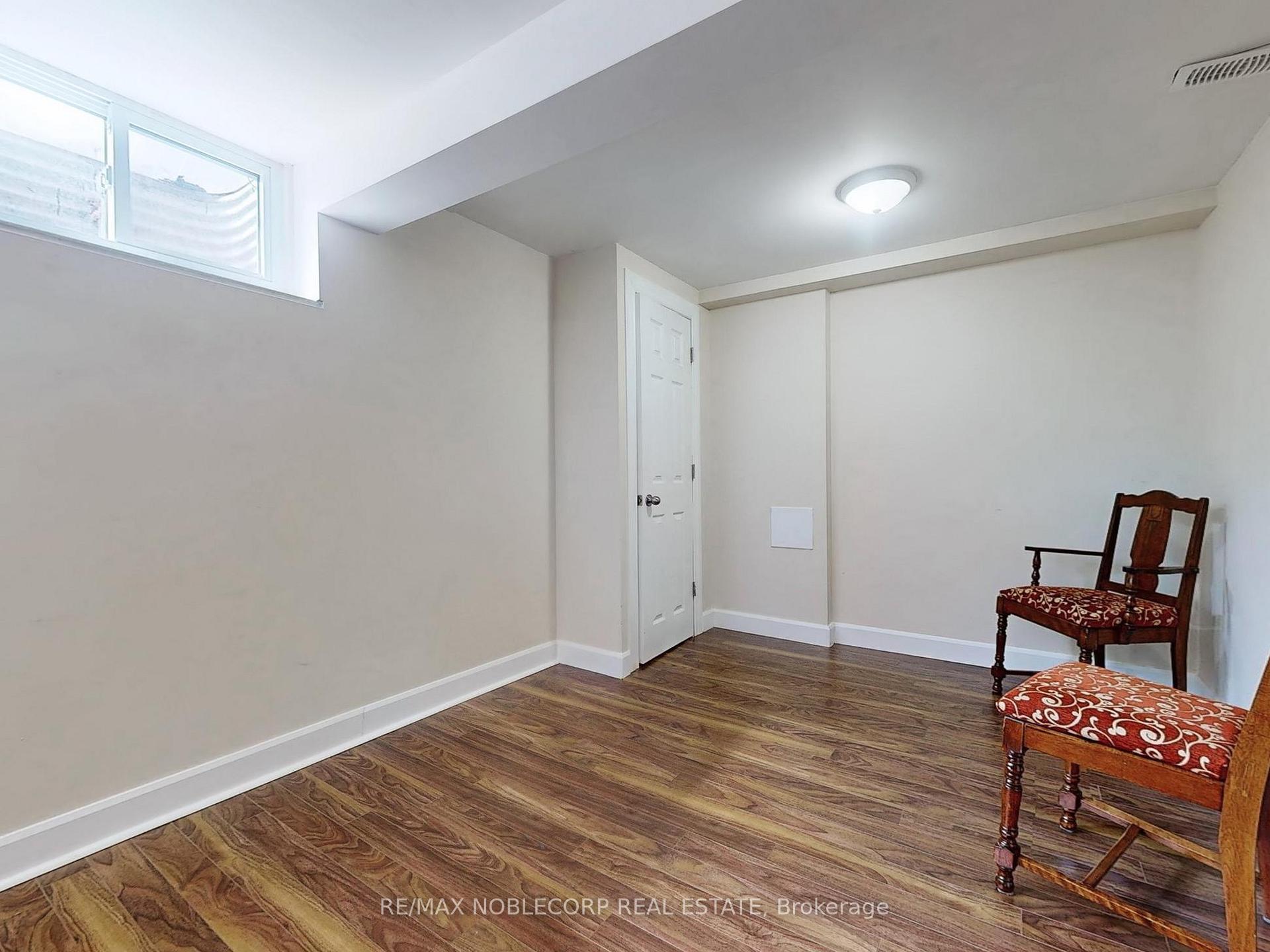 Photo 27 of 15 Foreht Crescent, Aurora, Aurora Heights — HOMEH