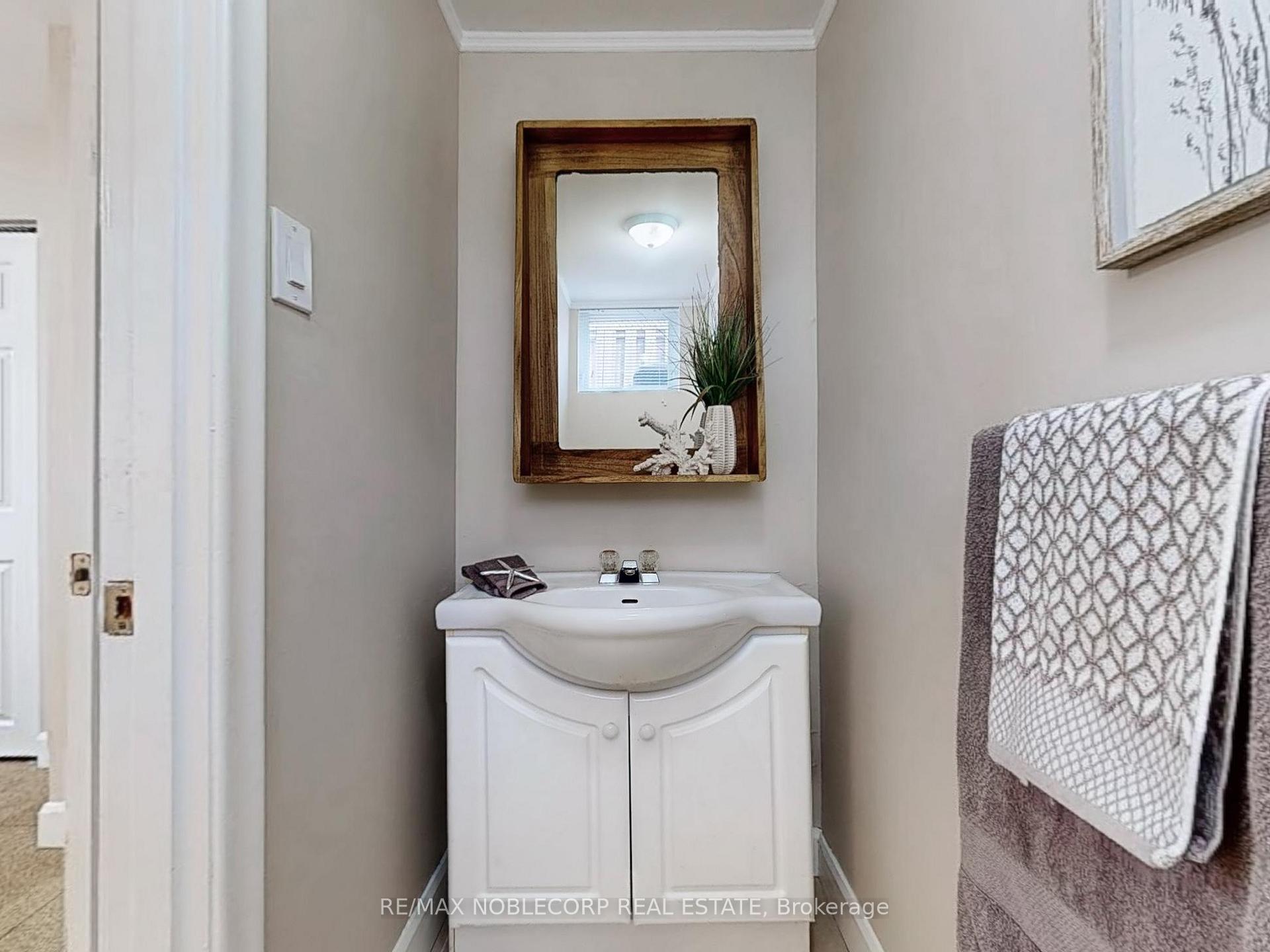 Photo 28 of 15 Foreht Crescent, Aurora, Aurora Heights — HOMEH