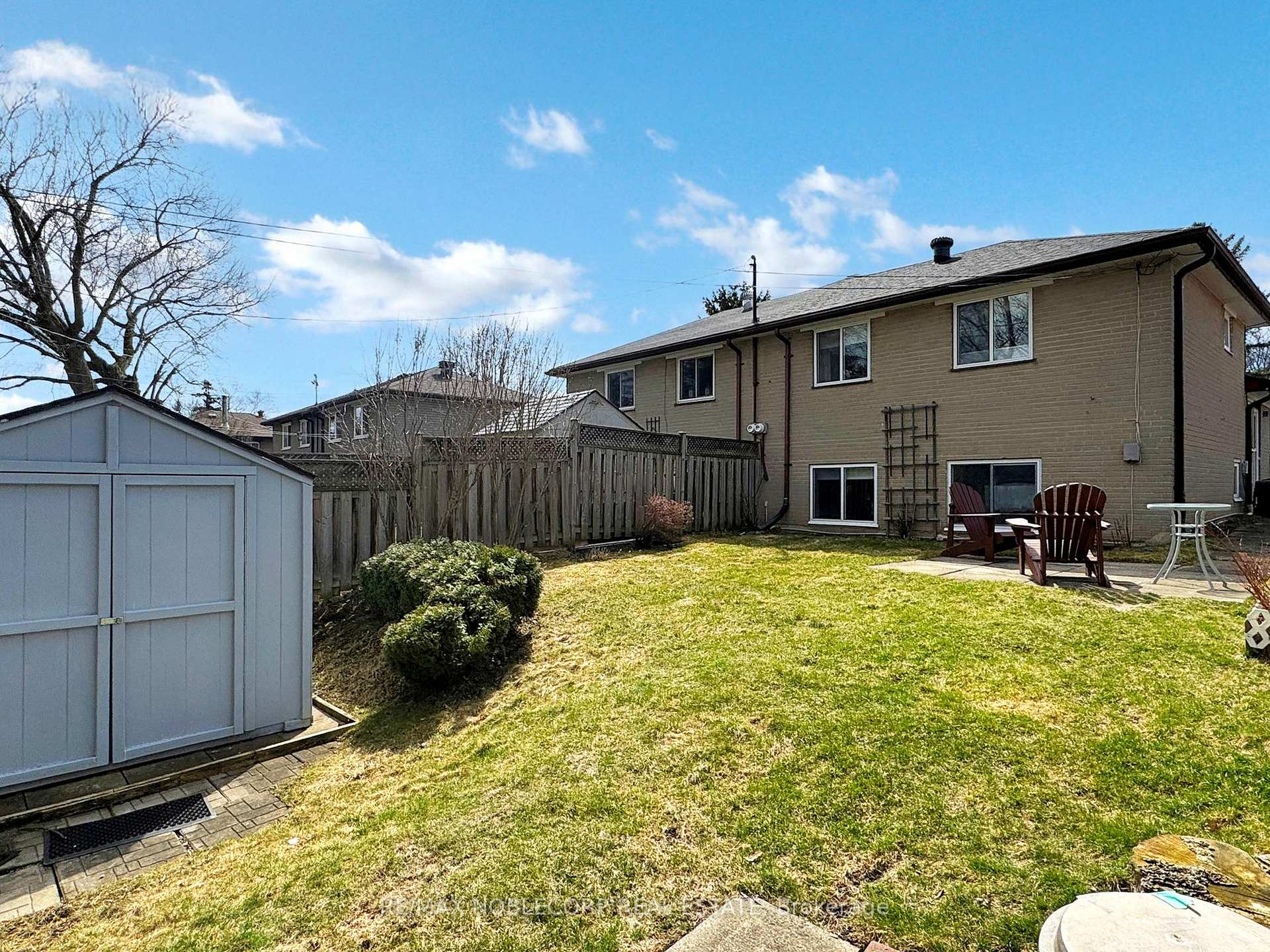 Photo 33 of 15 Foreht Crescent, Aurora, Aurora Heights — HOMEH