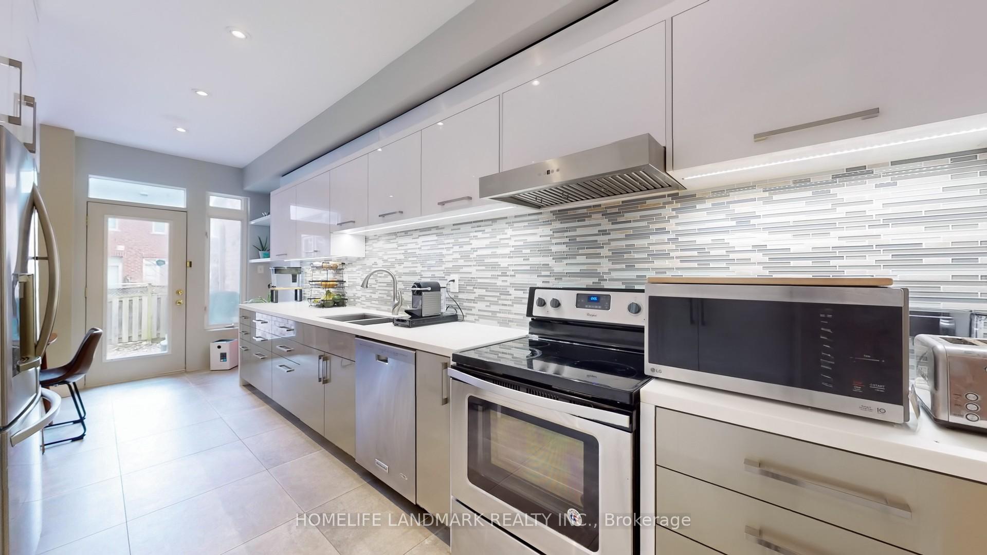 Photo 16 of 55 Venture Avenue, Richmond Hill, Rouge Woods — HOMEH
