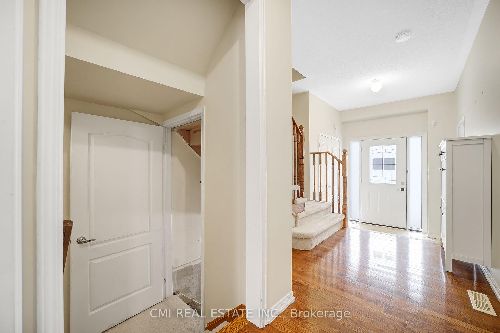 Photo 3 of 9 Tempo Way, Whitby, Brooklin — HOMEH