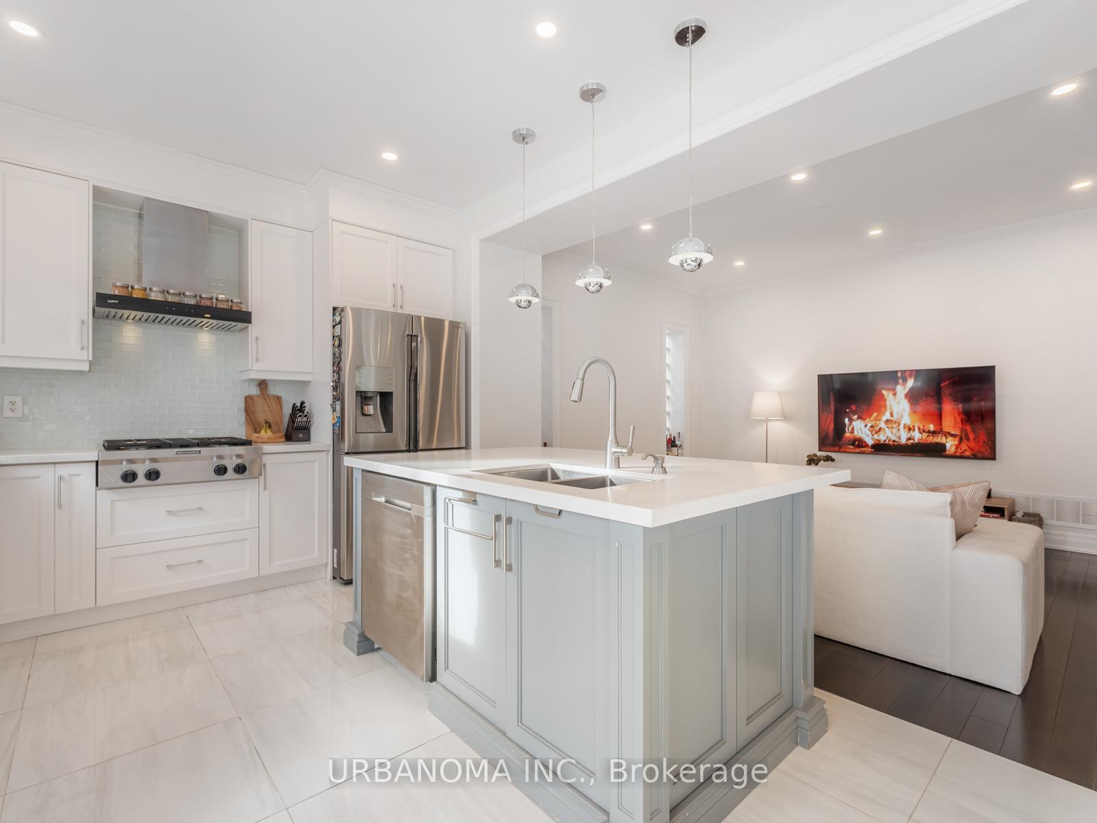 Photo 10 of 24 Palmette Drive, Richmond Hill, Oak Ridges Lake Wilcox — HOMEH