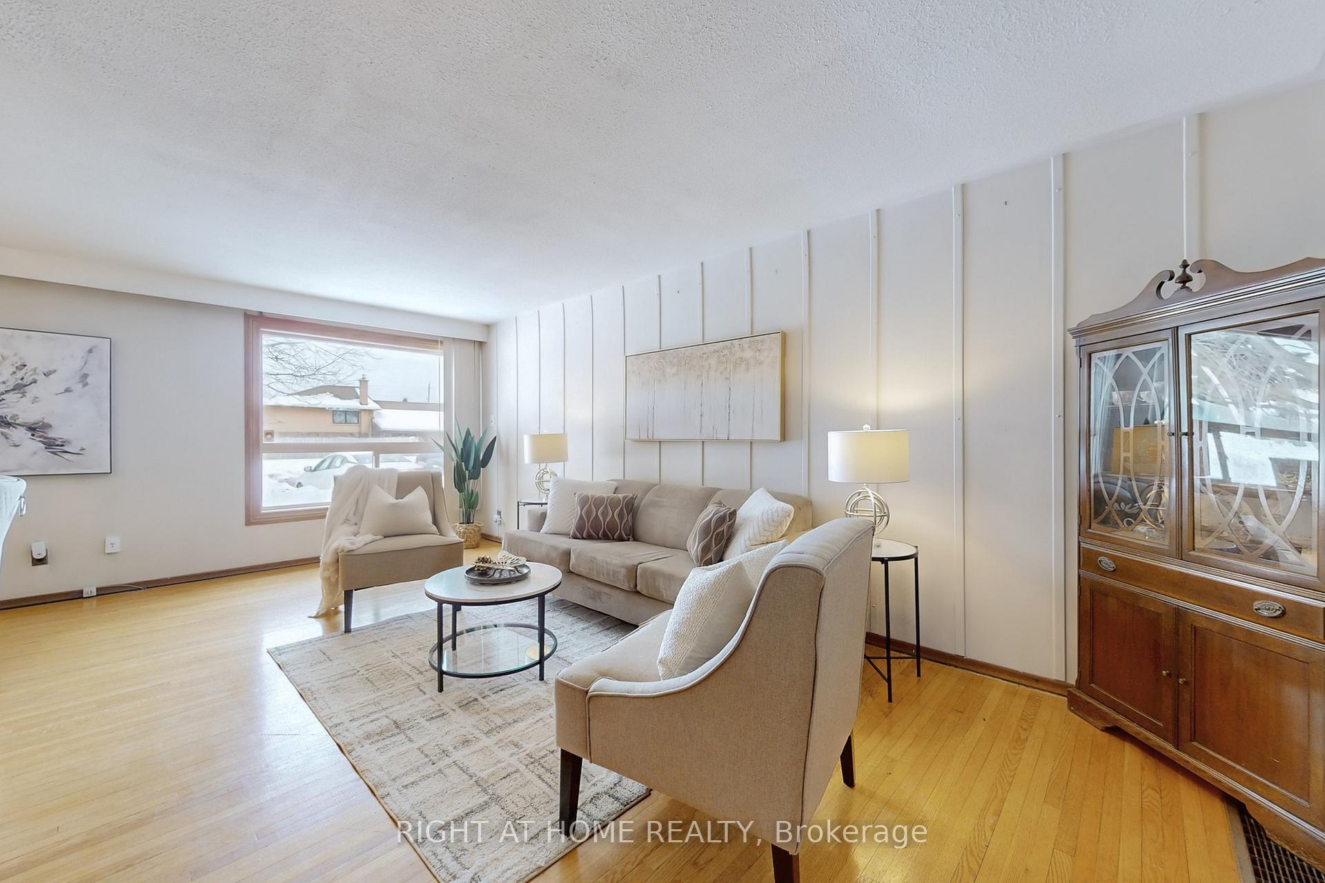 Photo 2 of 878 Reytan Boulevard, Pickering, Bay Ridges — HOMEH