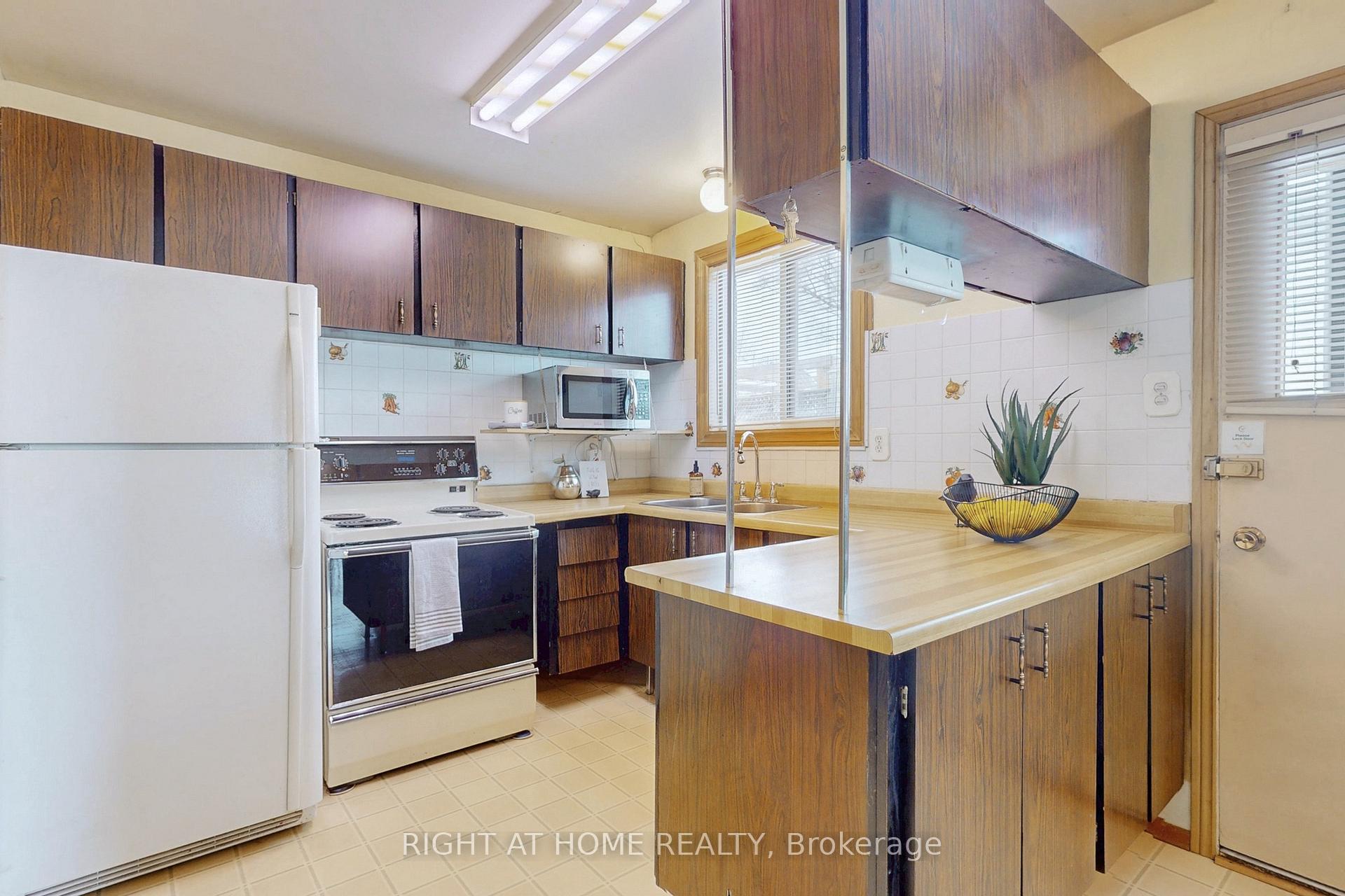 Photo 9 of 878 Reytan Boulevard, Pickering, Bay Ridges — HOMEH
