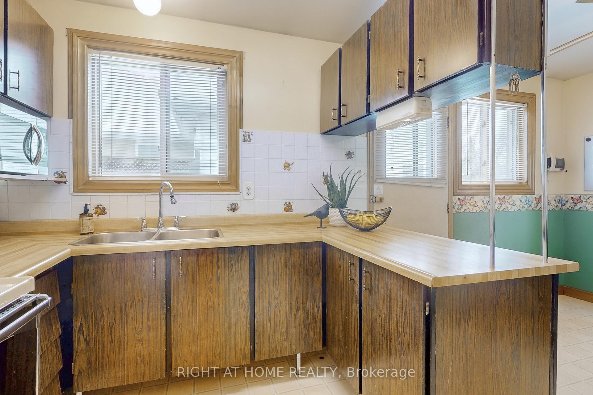 Photo 10 of 878 Reytan Boulevard, Pickering, Bay Ridges — HOMEH