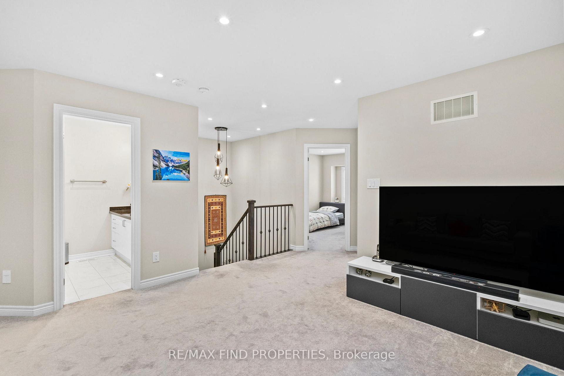 Photo 20 of 163 Whitefoot Crescent, Ajax, South East — HOMEH