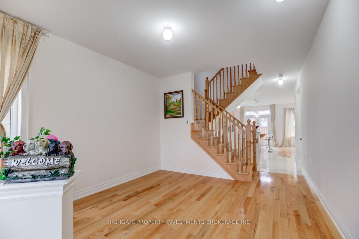 Photo 3 of 18 Andreeta Drive, Vaughan, Kleinburg — HOMEH