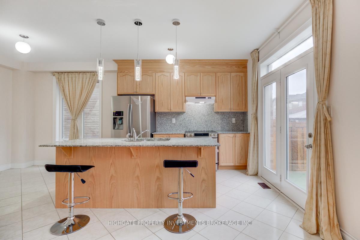 Photo 5 of 18 Andreeta Drive, Vaughan, Kleinburg — HOMEH