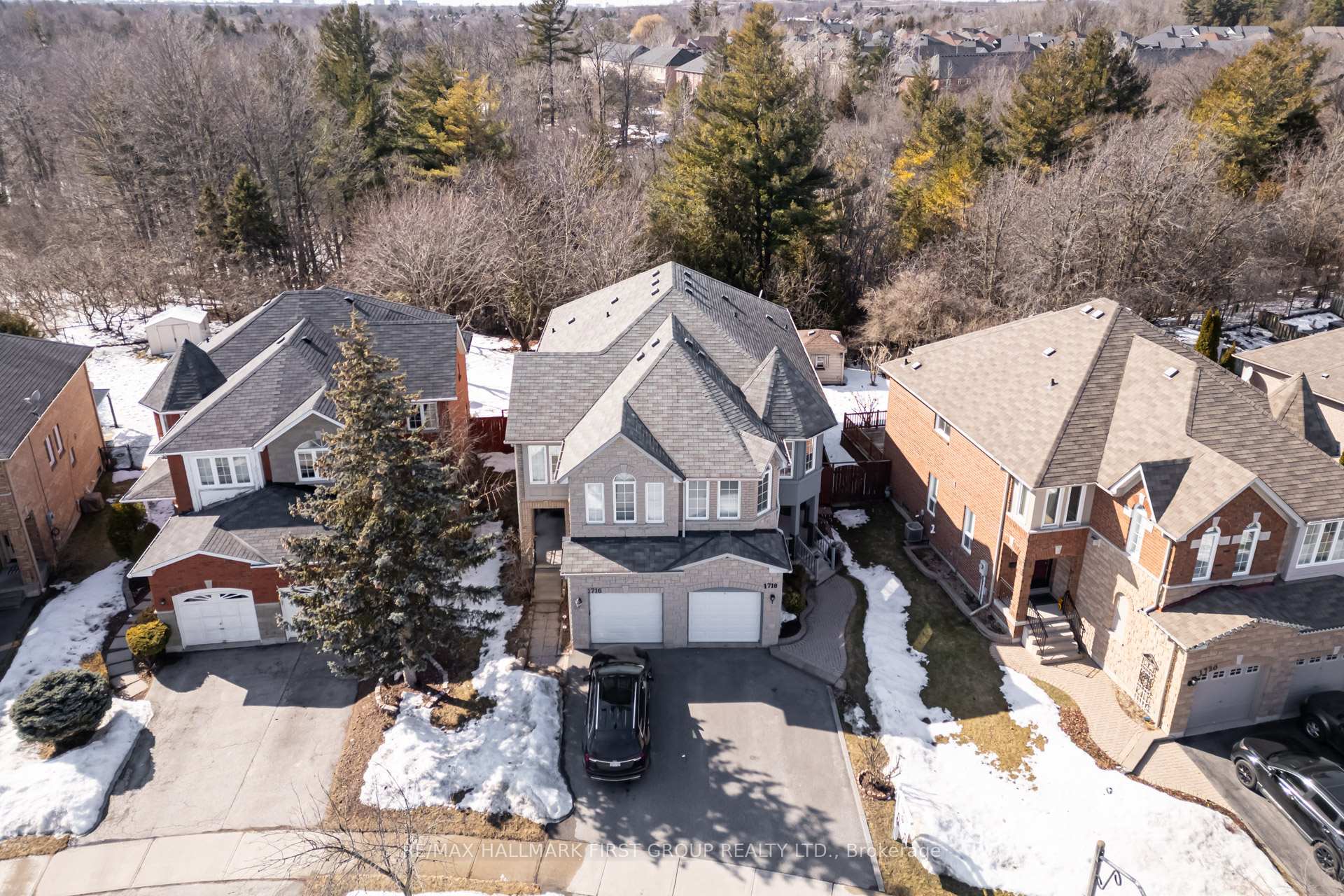 Photo 2 of 1718 Autumn Crescent, Pickering, Amberlea — HOMEH