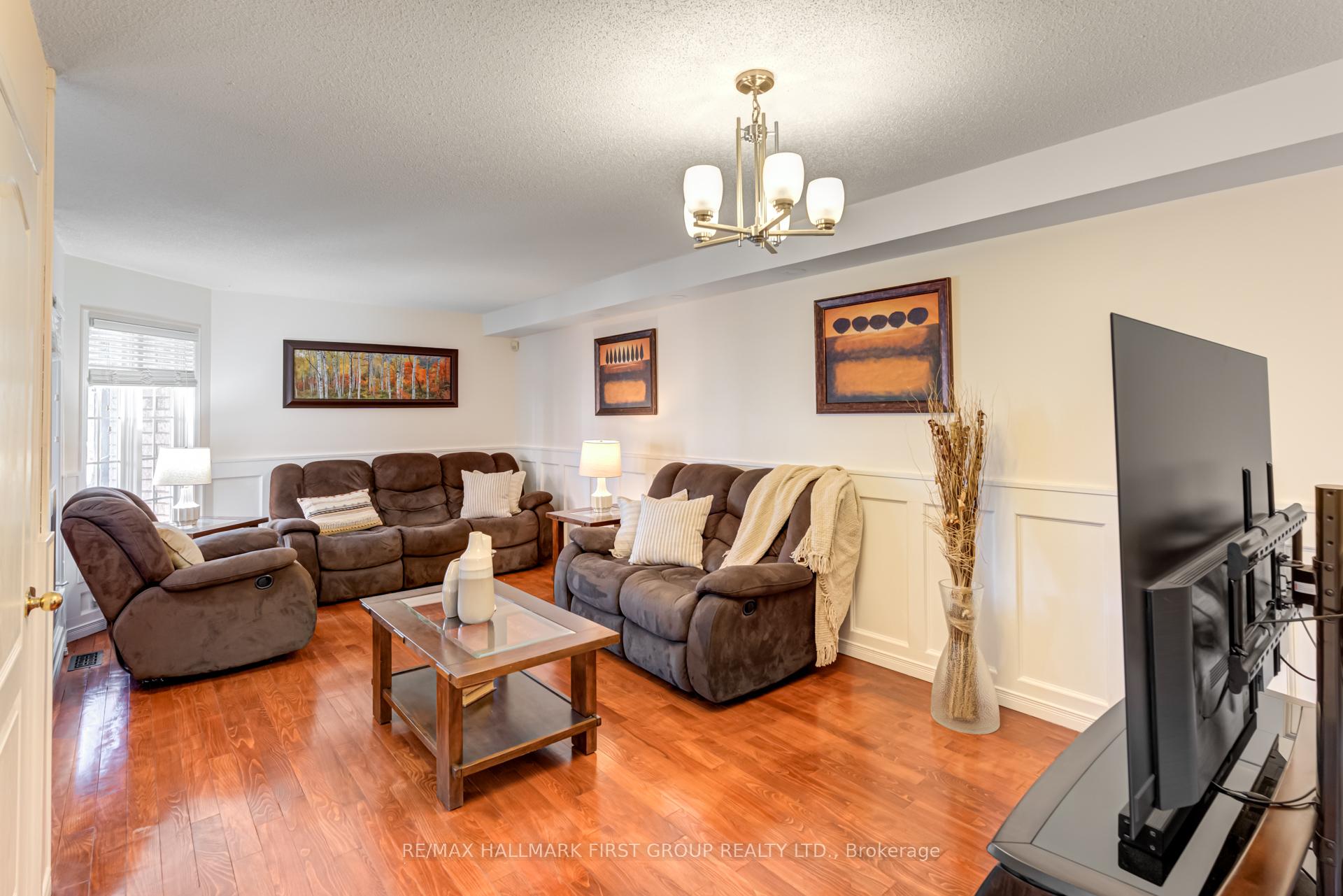 Photo 4 of 1718 Autumn Crescent, Pickering, Amberlea — HOMEH