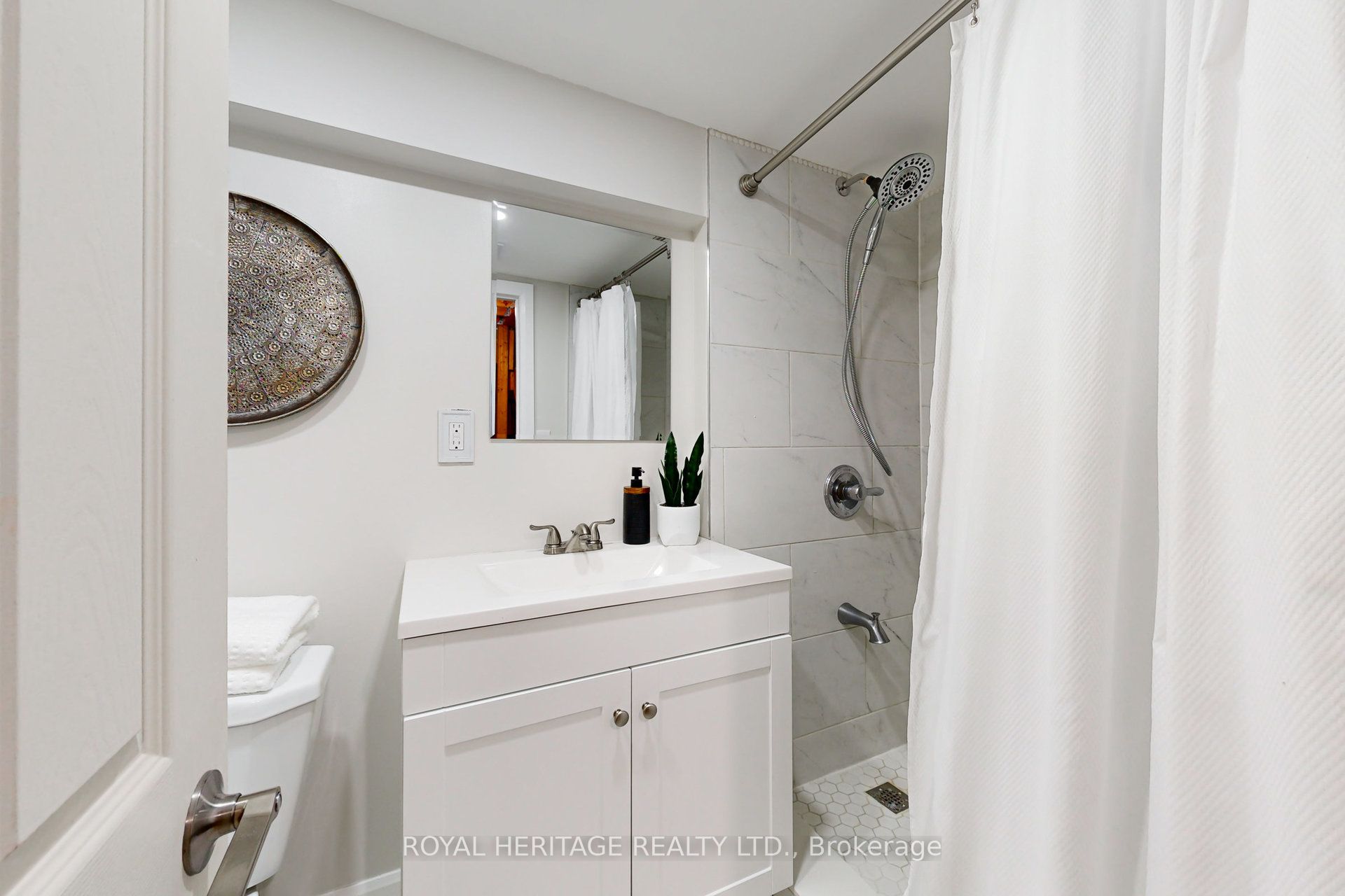 Photo 32 of 83 Presley Crescent, Whitby, Williamsburg — HOMEH
