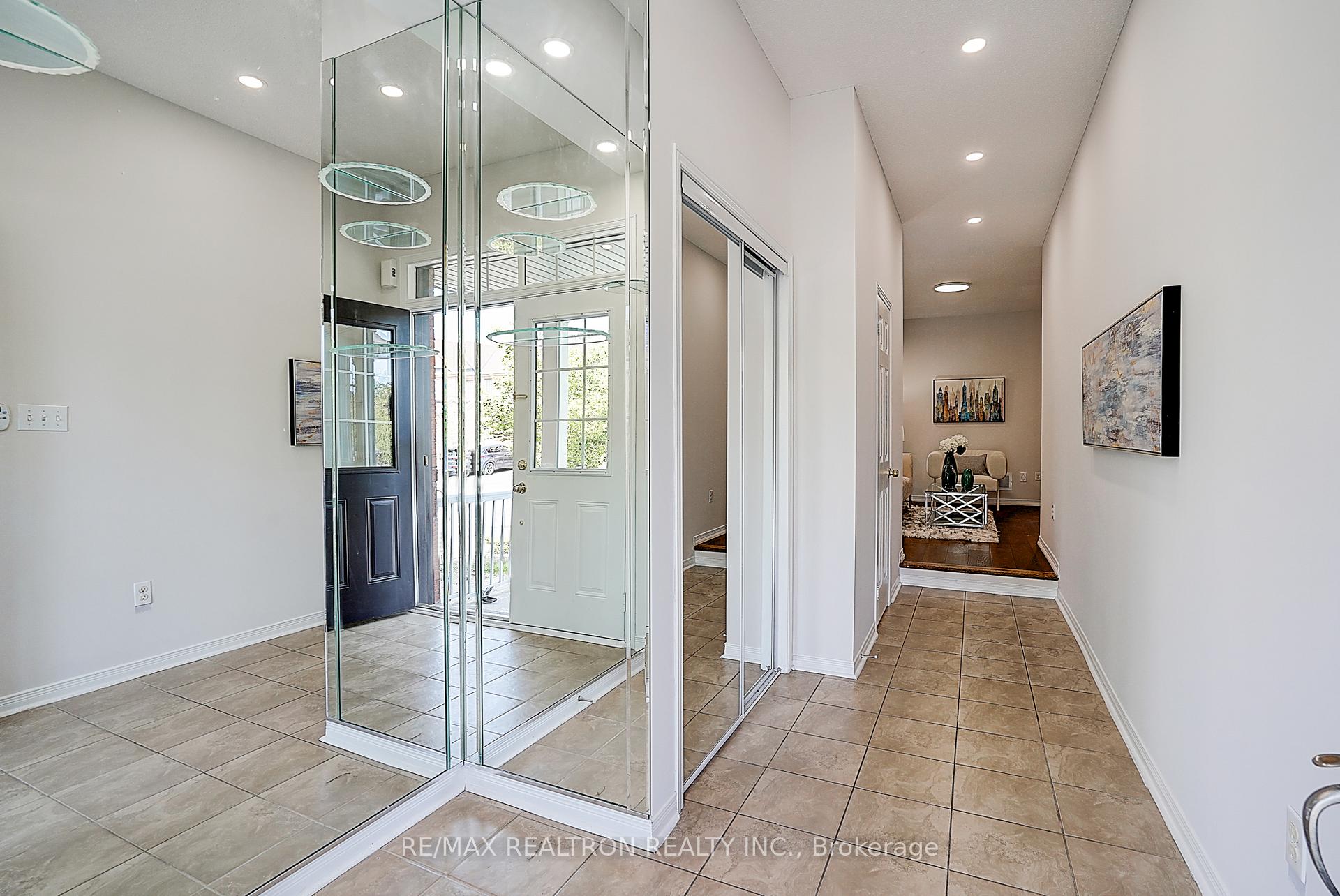 Photo 2 of 30 Big Hill Crescent, Vaughan, Patterson — HOMEH