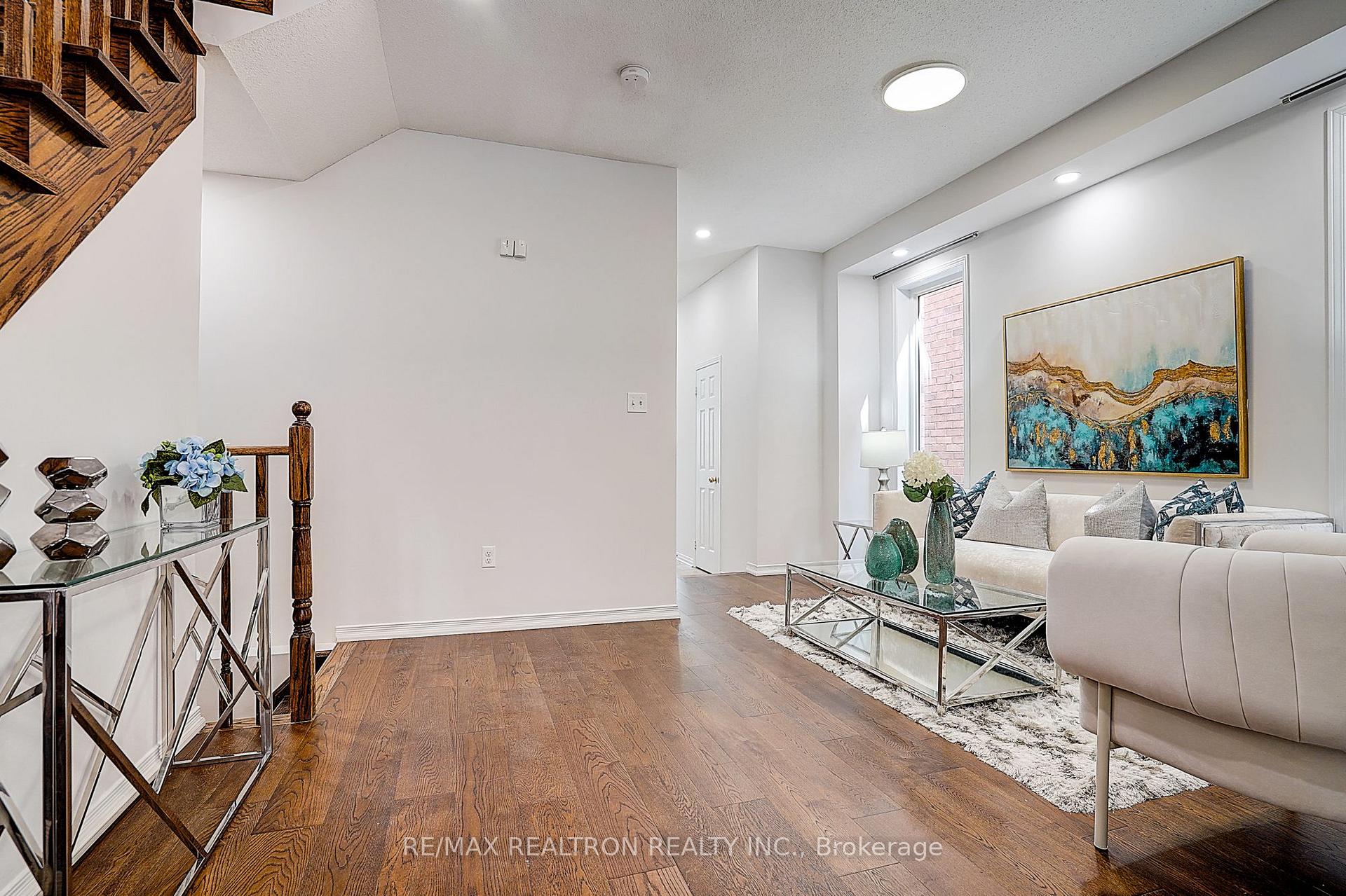 Photo 9 of 30 Big Hill Crescent, Vaughan, Patterson — HOMEH