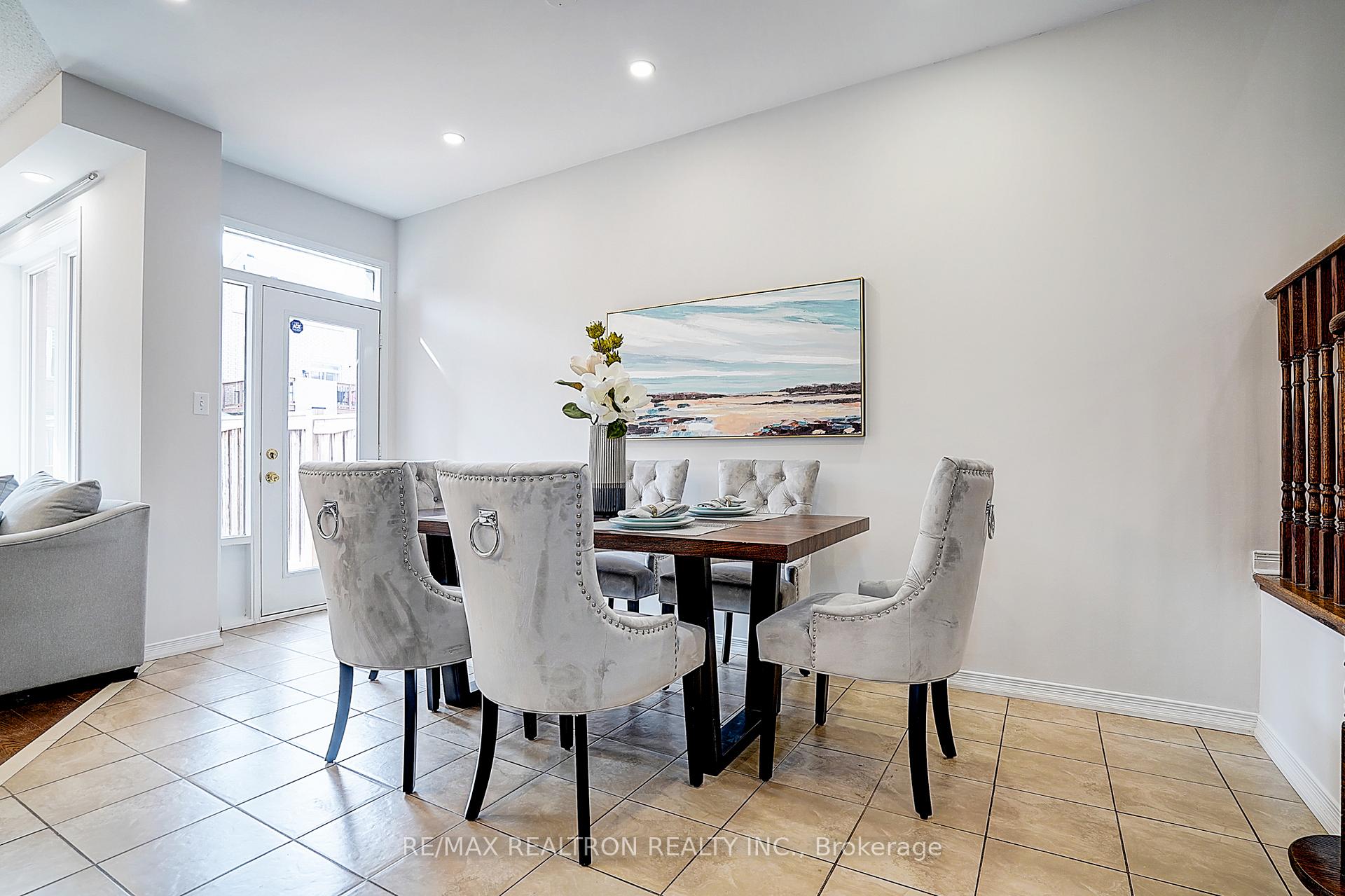 Photo 12 of 30 Big Hill Crescent, Vaughan, Patterson — HOMEH