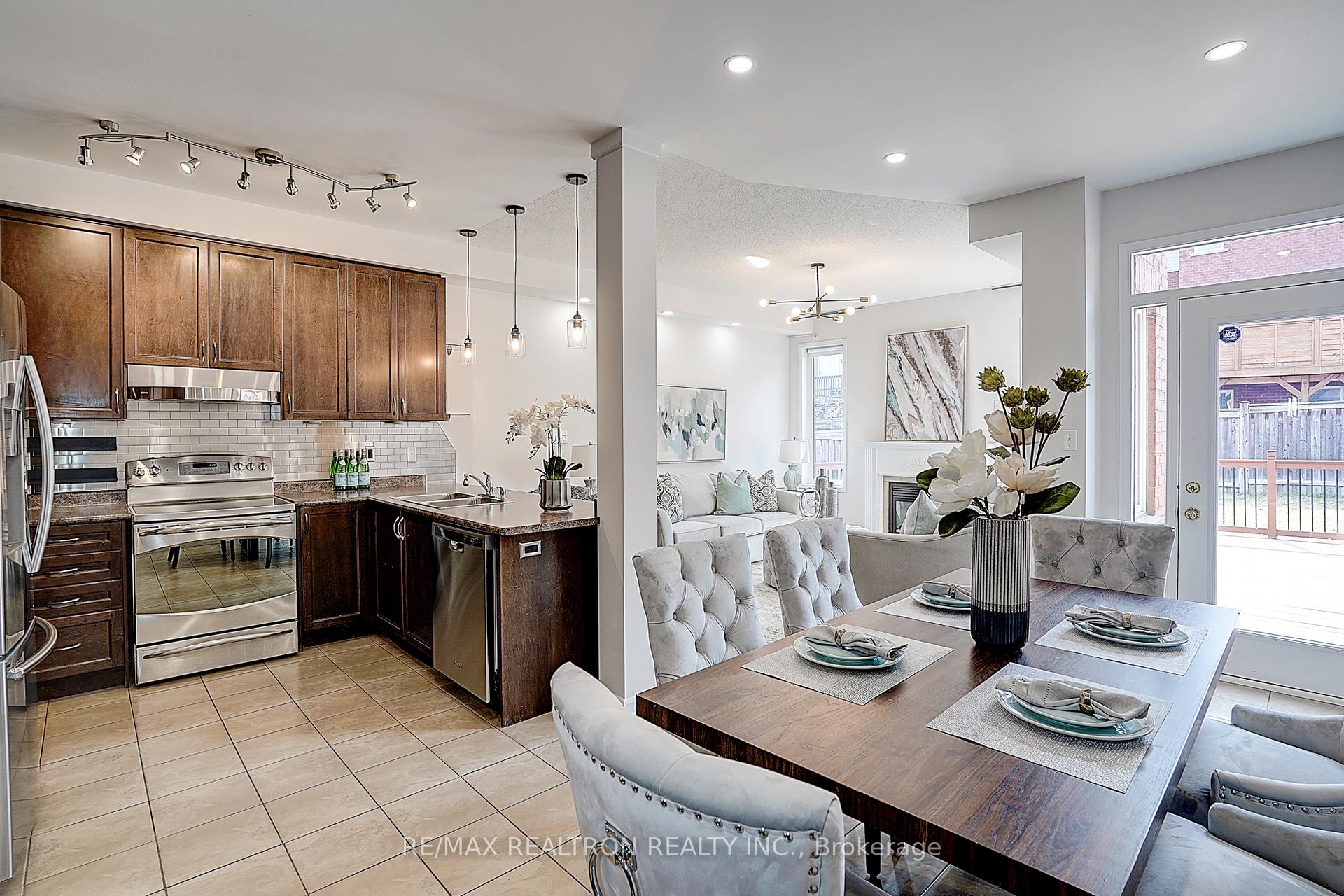 Photo 14 of 30 Big Hill Crescent, Vaughan, Patterson — HOMEH