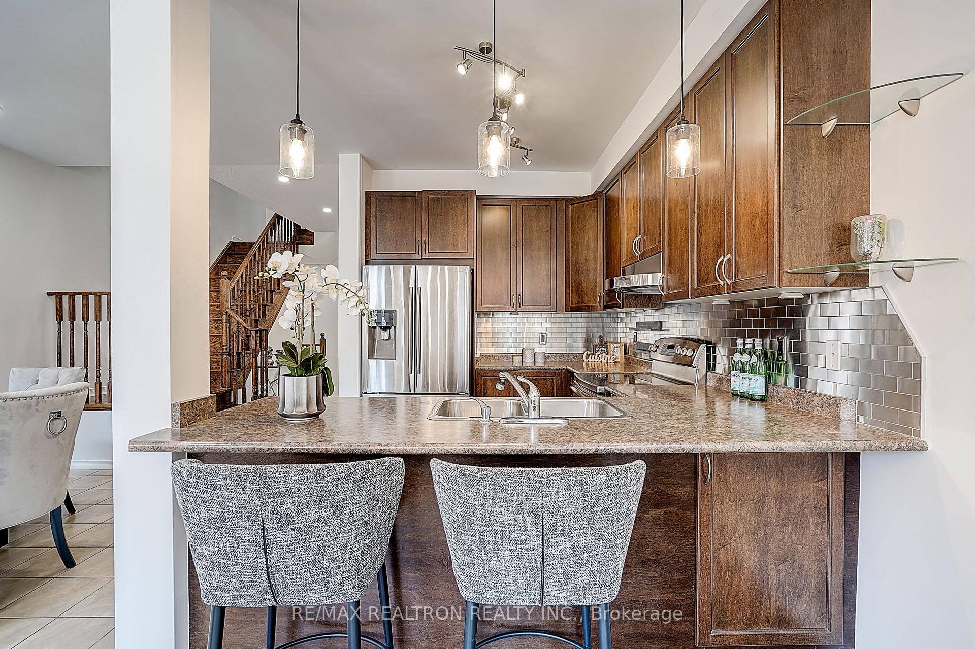 Photo 16 of 30 Big Hill Crescent, Vaughan, Patterson — HOMEH