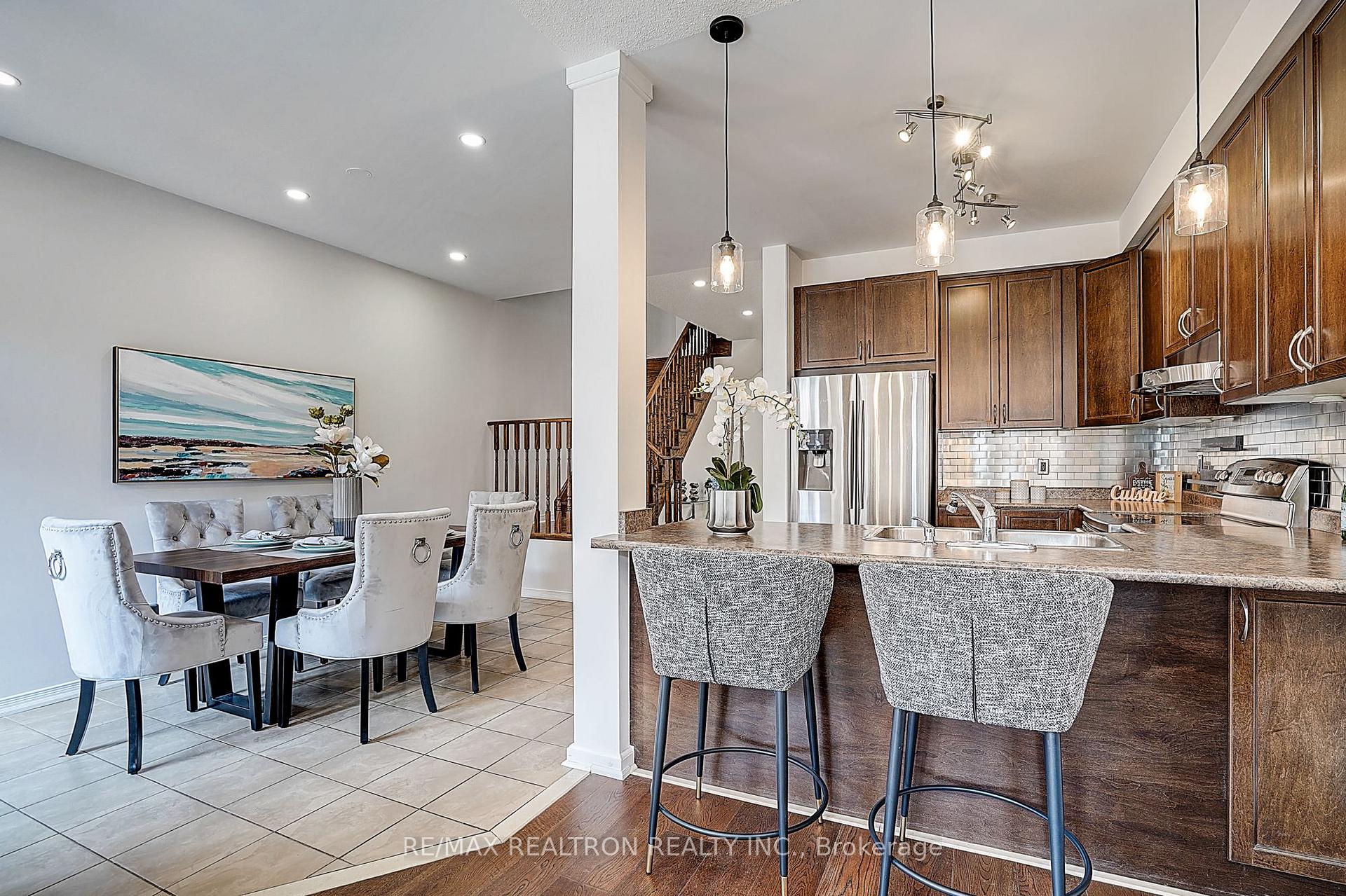 Photo 18 of 30 Big Hill Crescent, Vaughan, Patterson — HOMEH