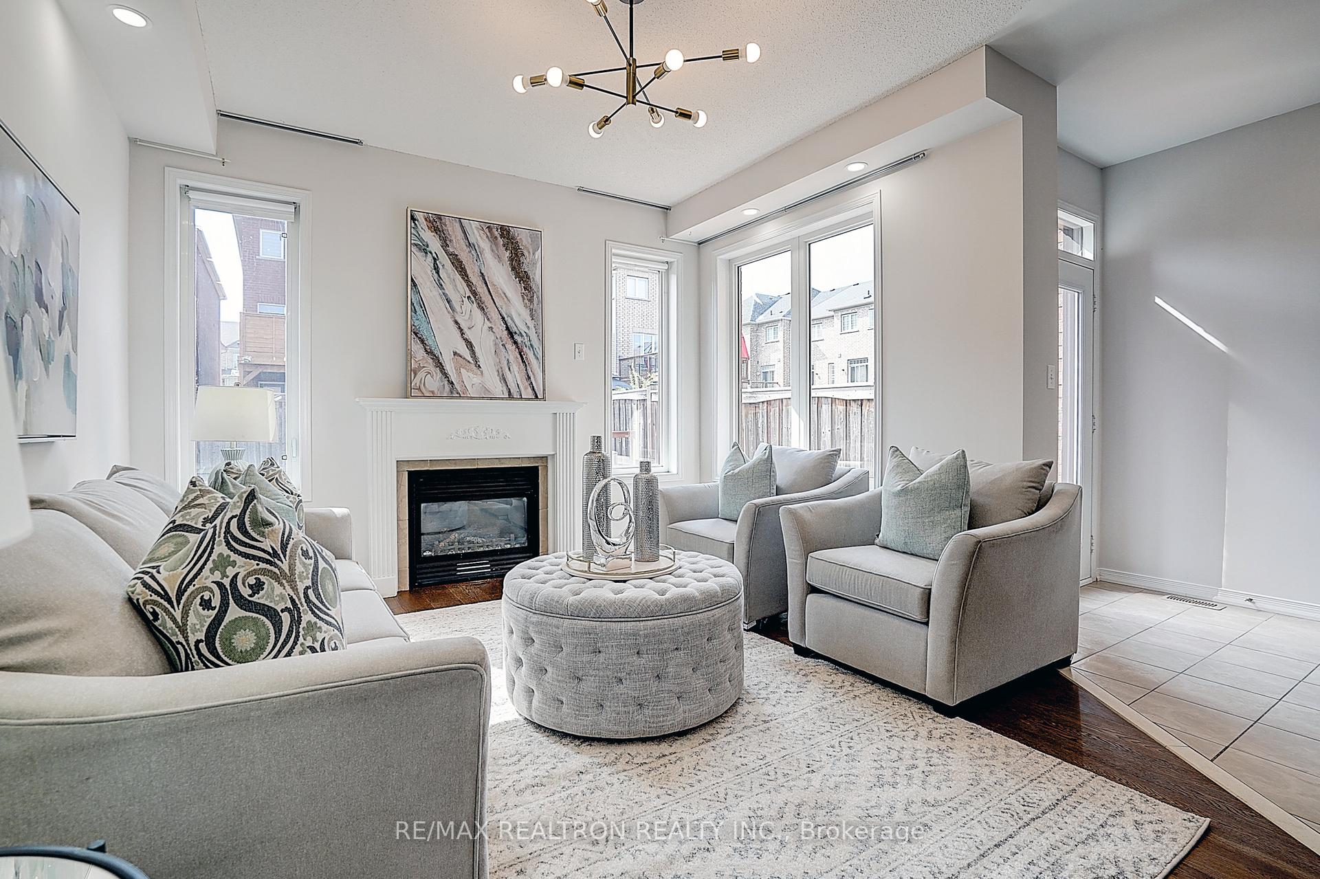 Photo 20 of 30 Big Hill Crescent, Vaughan, Patterson — HOMEH