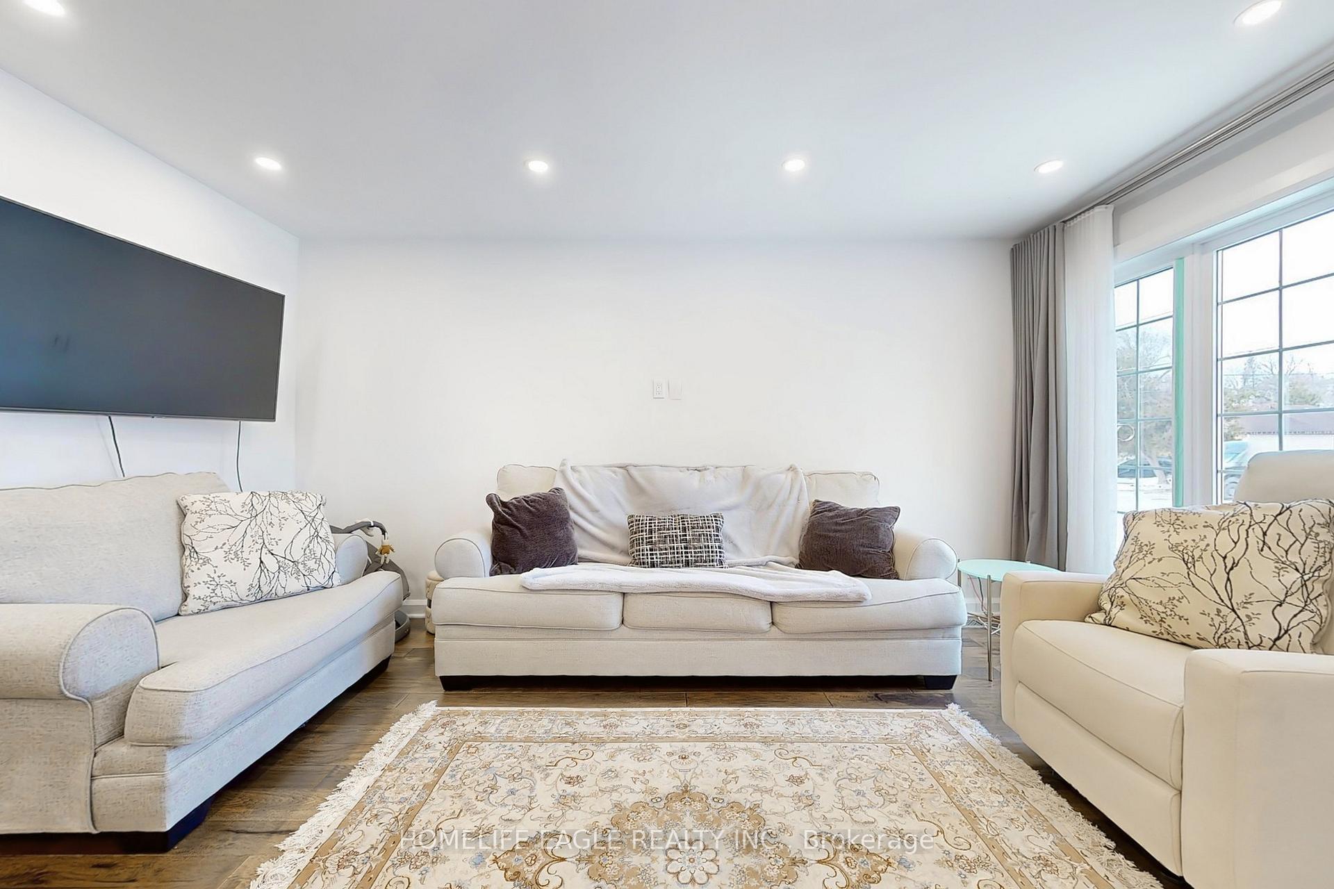 Photo 2 of 723 Victory Drive, Pickering, West Shore — HOMEH