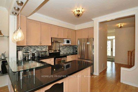 Photo 5 of 17 Landwood Avenue, Vaughan, Patterson — HOMEH