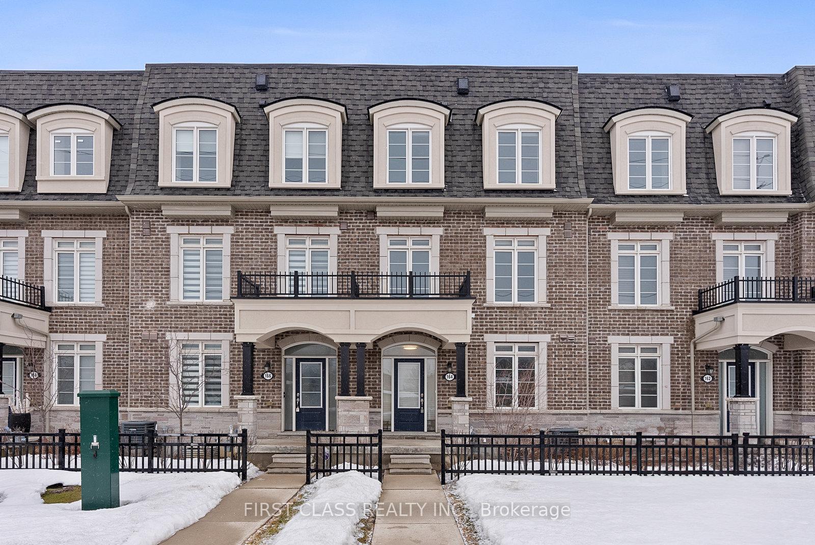 Front of 164 Elgin Mills Rd W