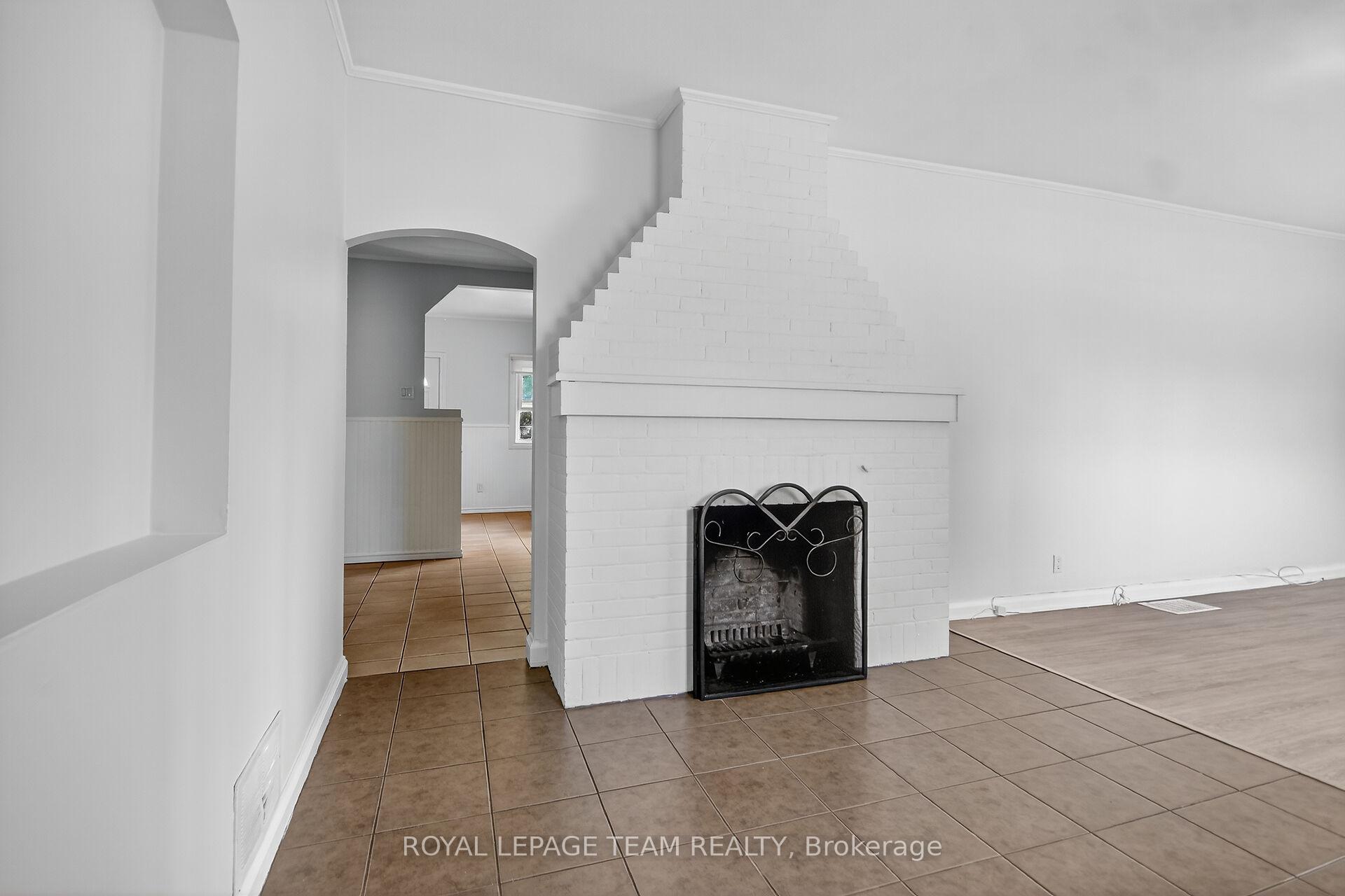Photo 11 of 2822 Richmond Road, Ottawa, Fairfield Heights — HOMEH