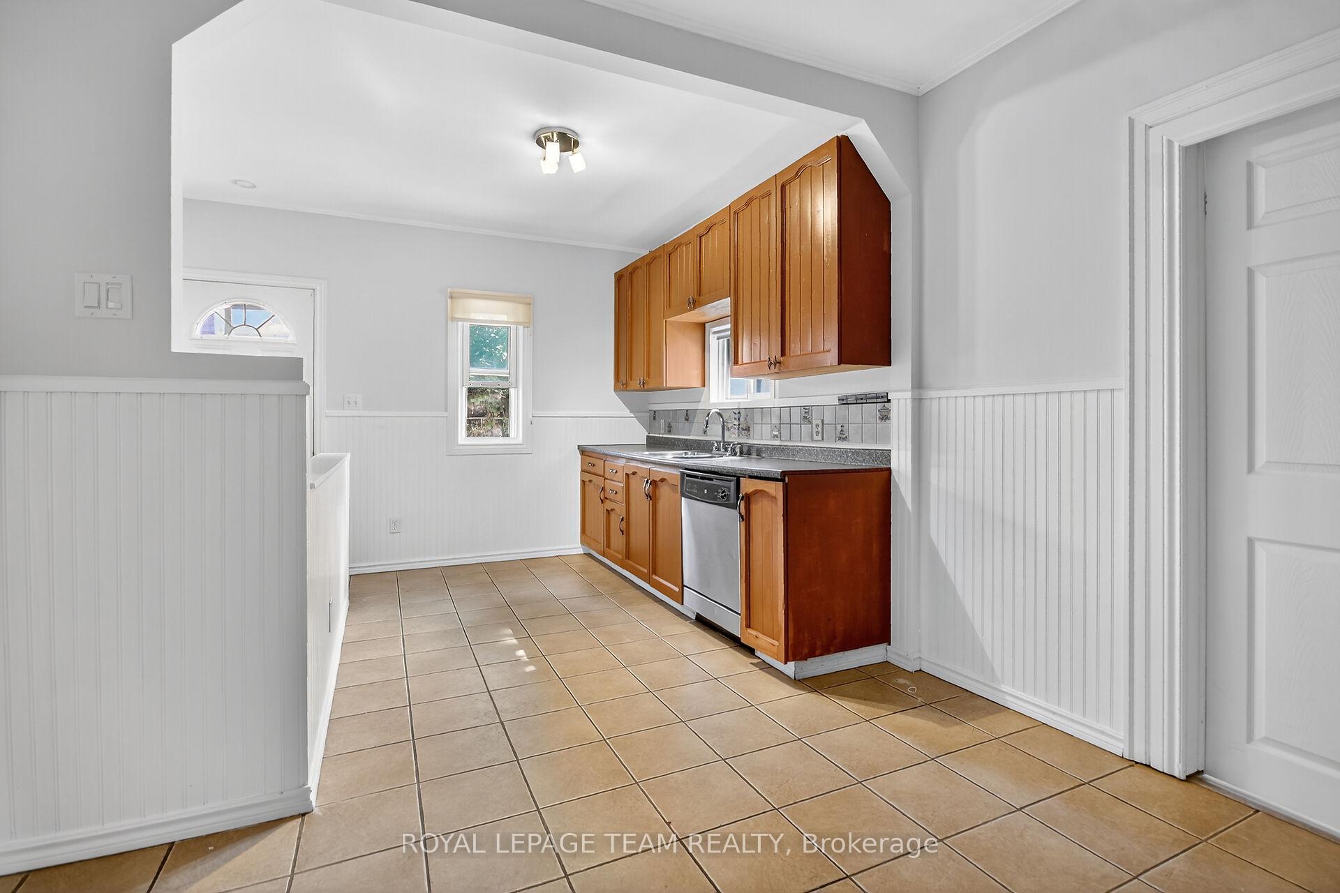 Photo 14 of 2822 Richmond Road, Ottawa, Fairfield Heights — HOMEH