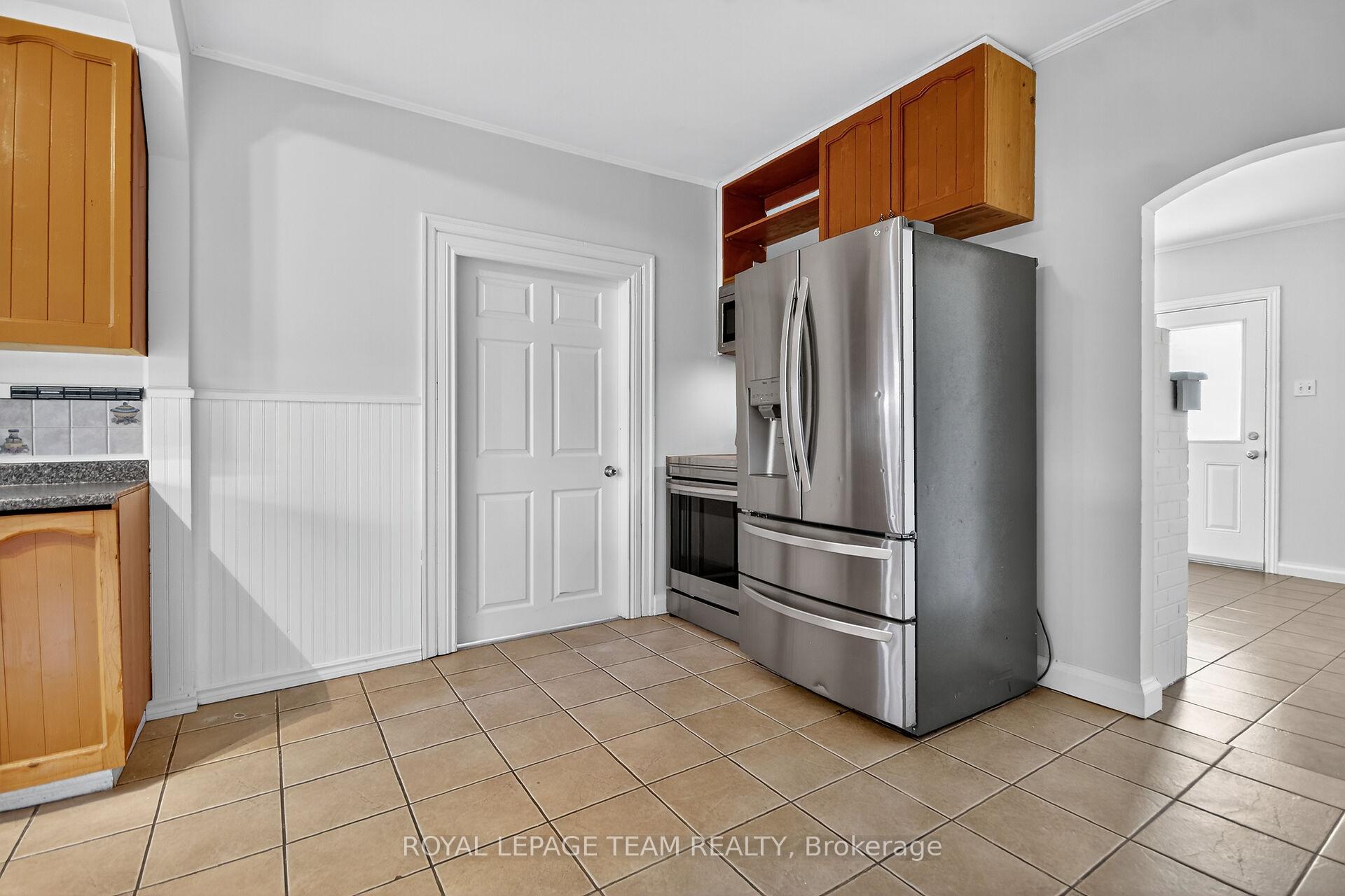 Photo 18 of 2822 Richmond Road, Ottawa, Fairfield Heights — HOMEH