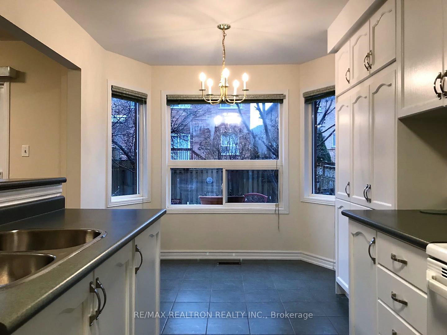 Photo 10 of 155 Forest Run Boulevard, Vaughan, Patterson — HOMEH