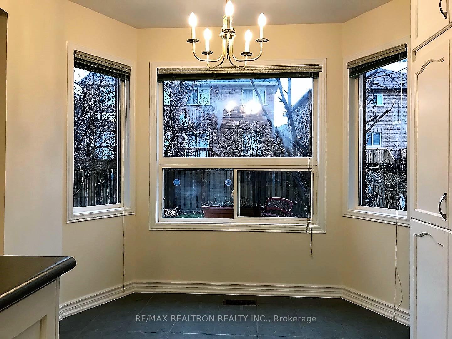 Photo 11 of 155 Forest Run Boulevard, Vaughan, Patterson — HOMEH