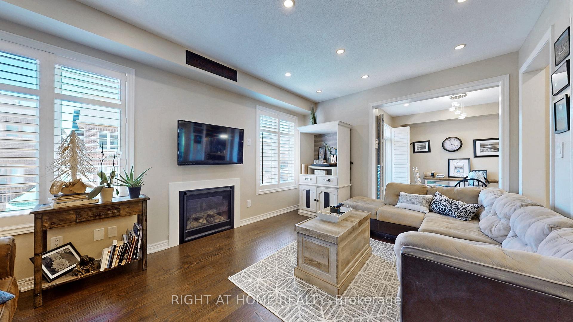 Photo 4 of 253 East's Corners Boulevard, Vaughan, Kleinburg — HOMEH