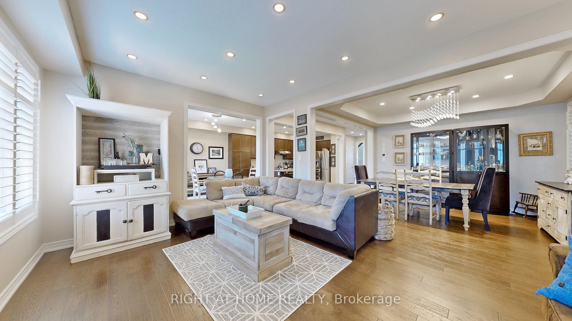 Photo 5 of 253 East's Corners Boulevard, Vaughan, Kleinburg — HOMEH