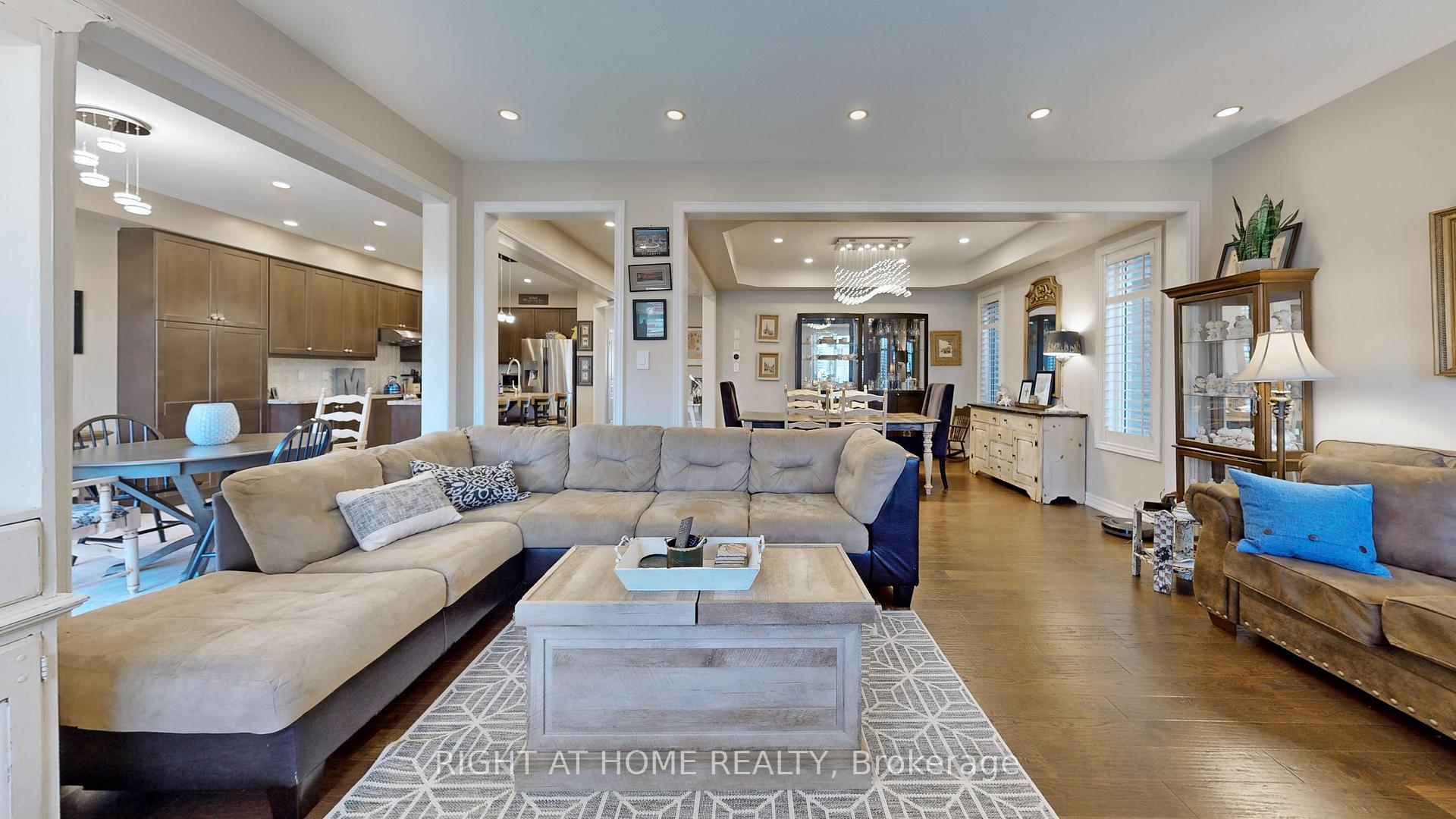 Photo 6 of 253 East's Corners Boulevard, Vaughan, Kleinburg — HOMEH
