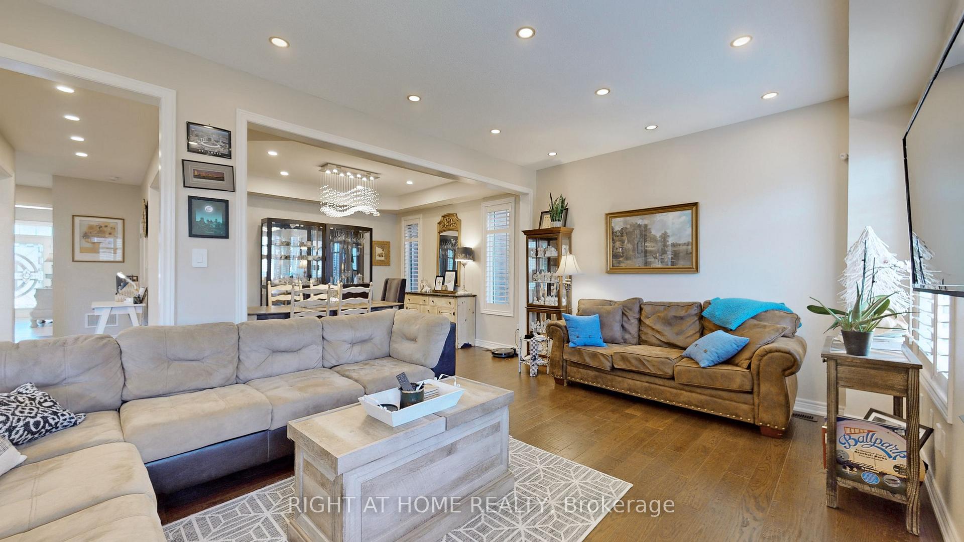 Photo 7 of 253 East's Corners Boulevard, Vaughan, Kleinburg — HOMEH