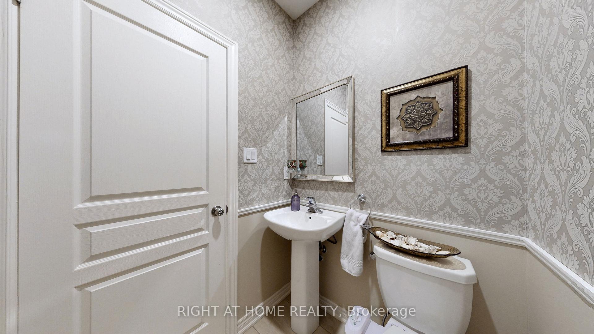 Photo 17 of 253 East's Corners Boulevard, Vaughan, Kleinburg — HOMEH