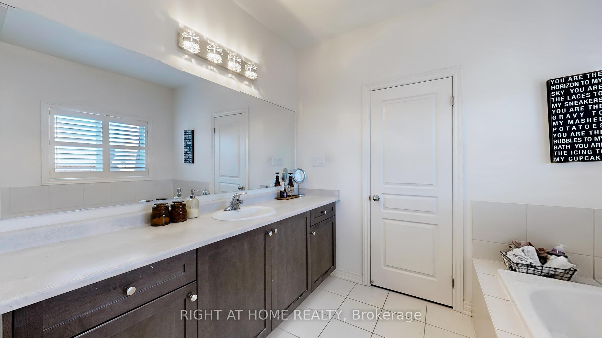 Photo 24 of 253 East's Corners Boulevard, Vaughan, Kleinburg — HOMEH