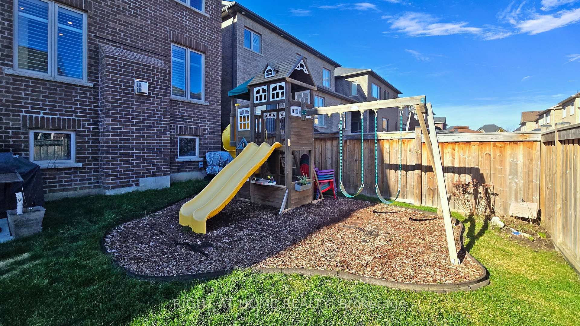 Photo 40 of 253 East's Corners Boulevard, Vaughan, Kleinburg — HOMEH
