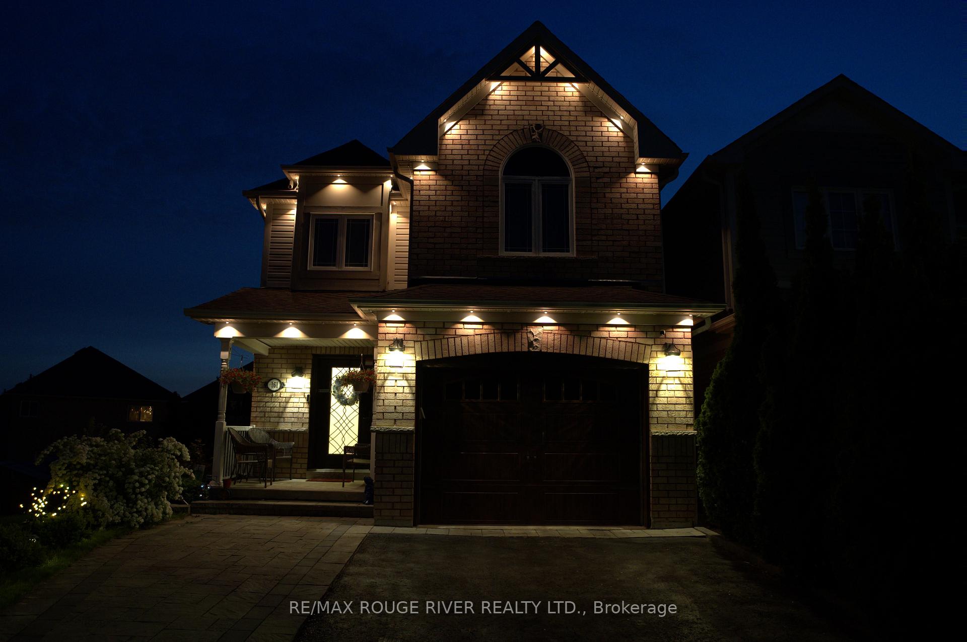 Photo 3 of 161 Kirkland Place, Whitby, Williamsburg — HOMEH