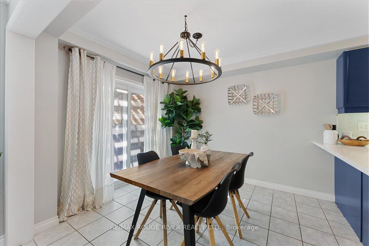 Photo 8 of 161 Kirkland Place, Whitby, Williamsburg — HOMEH
