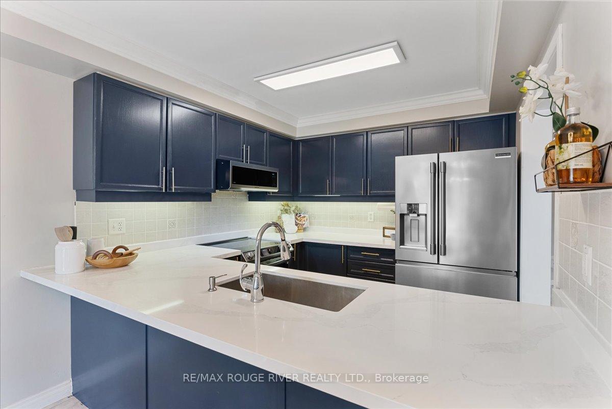 Photo 10 of 161 Kirkland Place, Whitby, Williamsburg — HOMEH