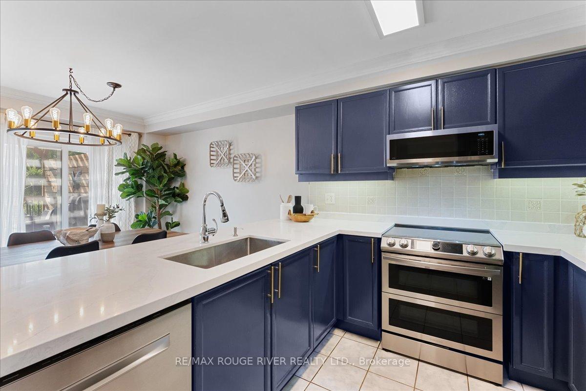 Photo 11 of 161 Kirkland Place, Whitby, Williamsburg — HOMEH