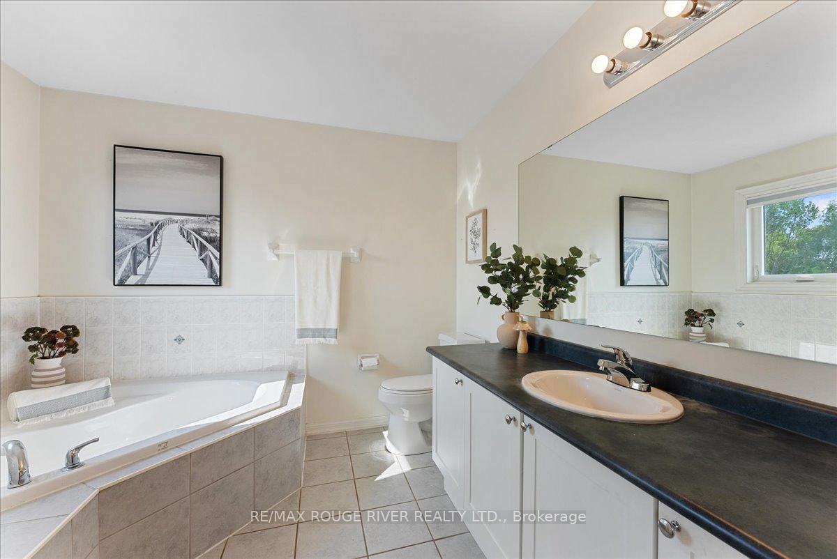 Photo 18 of 161 Kirkland Place, Whitby, Williamsburg — HOMEH