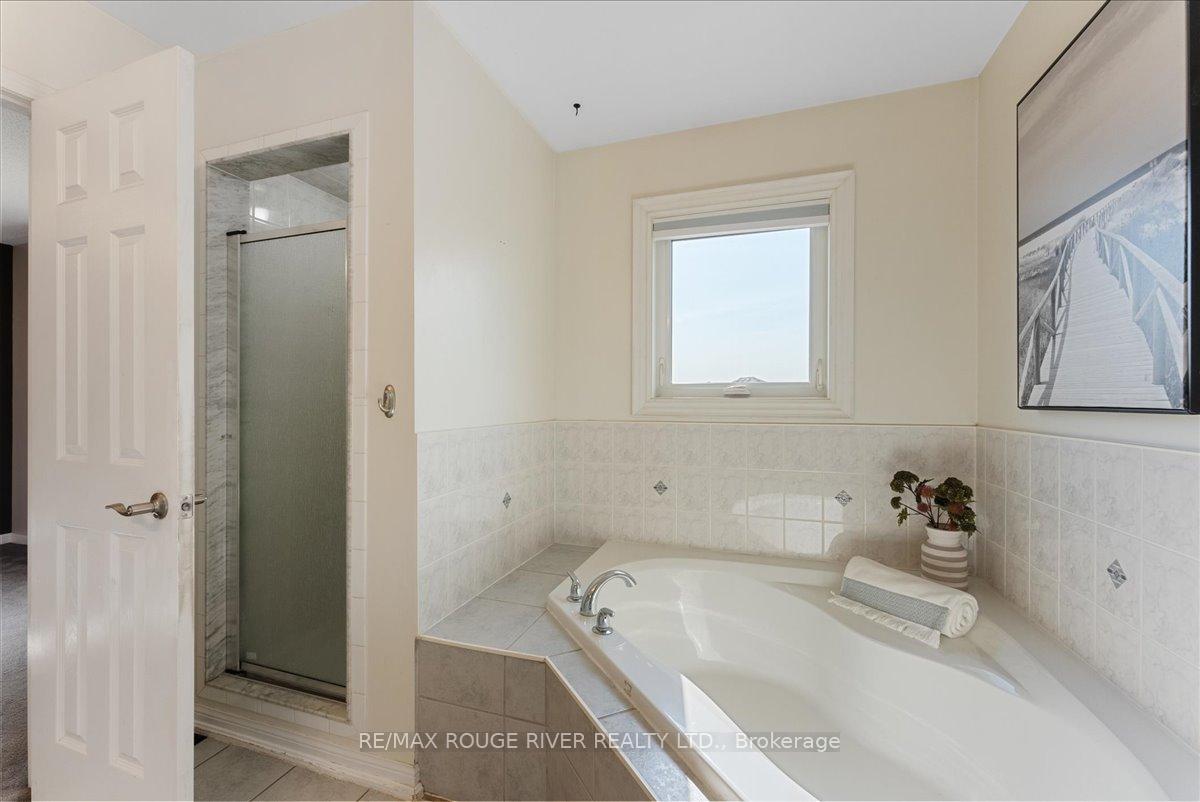 Photo 19 of 161 Kirkland Place, Whitby, Williamsburg — HOMEH