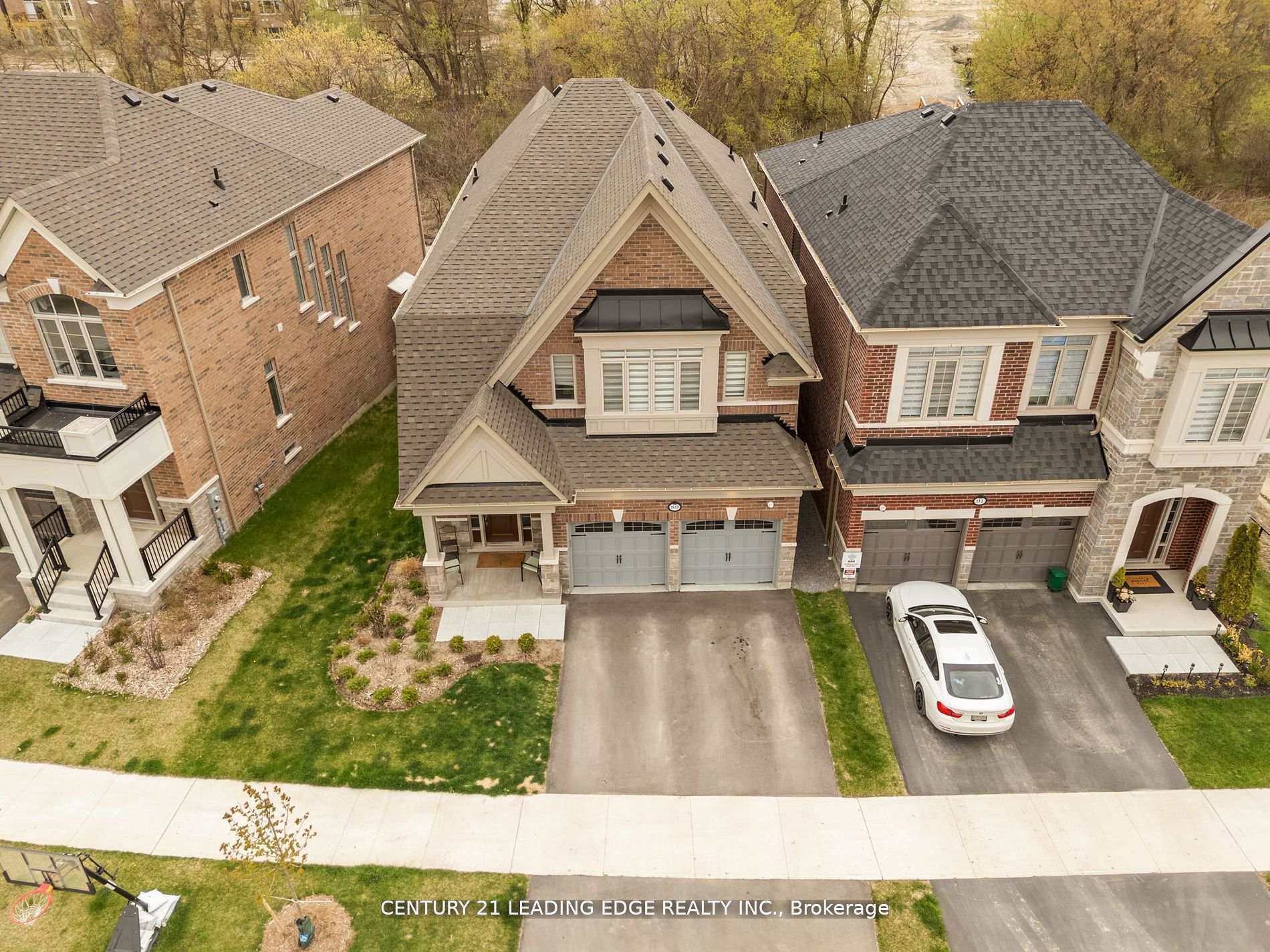 Photo 3 of 89 Deer Ridge Crescent, Whitby, Rural Whitby — HOMEH