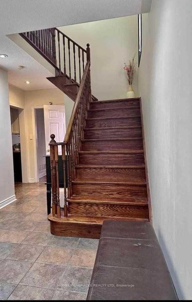 Photo 2 of 54 Pottery Place, Vaughan, East Woodbridge — HOMEH