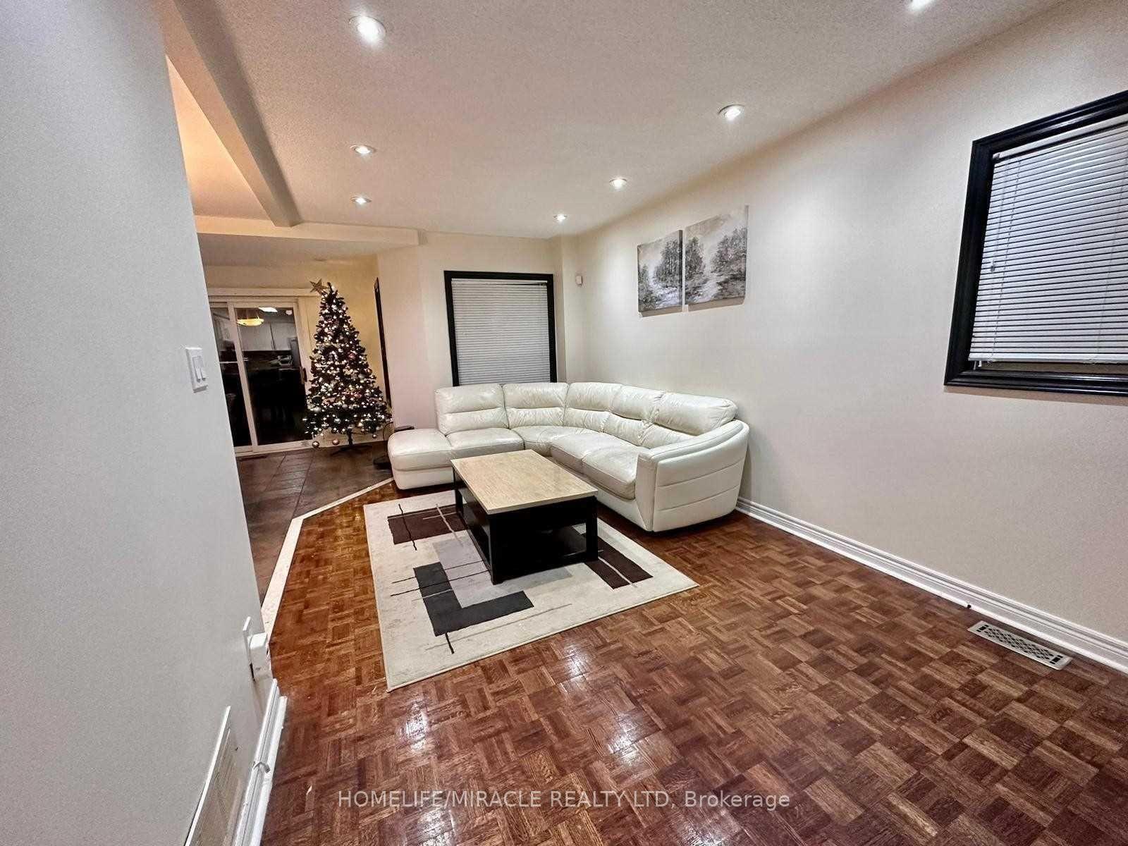 Photo 3 of 54 Pottery Place, Vaughan, East Woodbridge — HOMEH