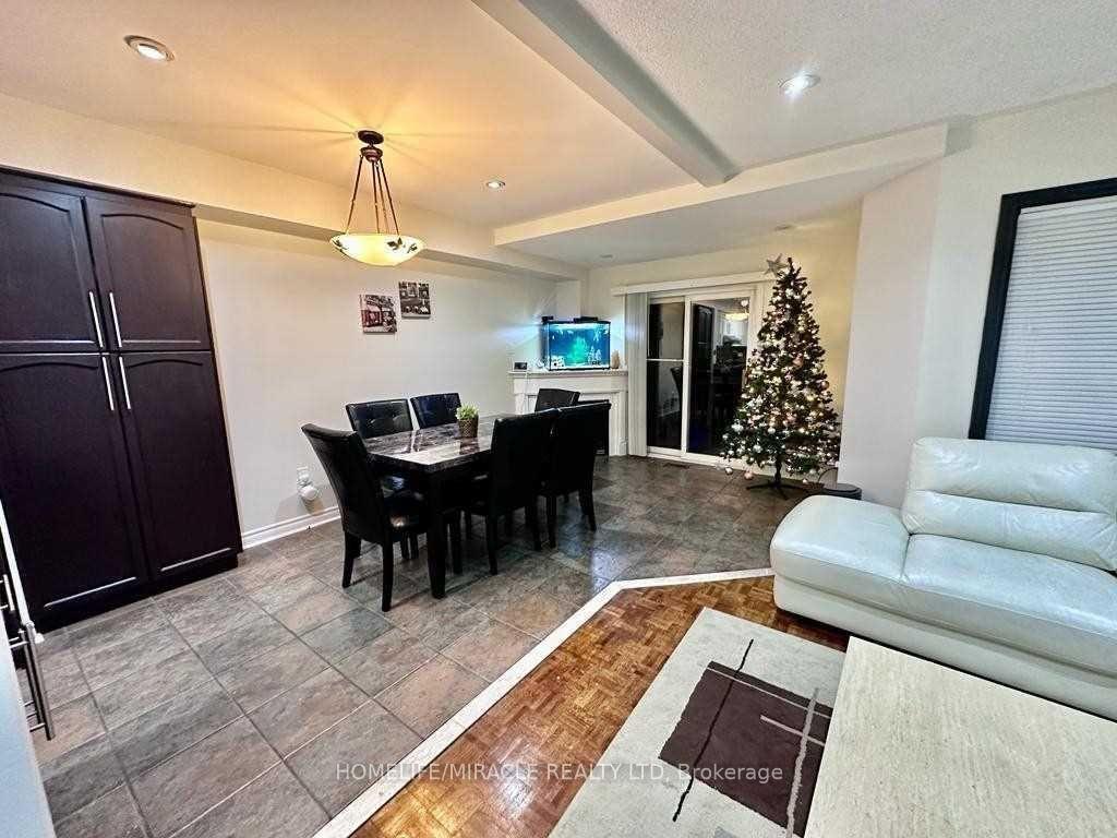 Photo 4 of 54 Pottery Place, Vaughan, East Woodbridge — HOMEH