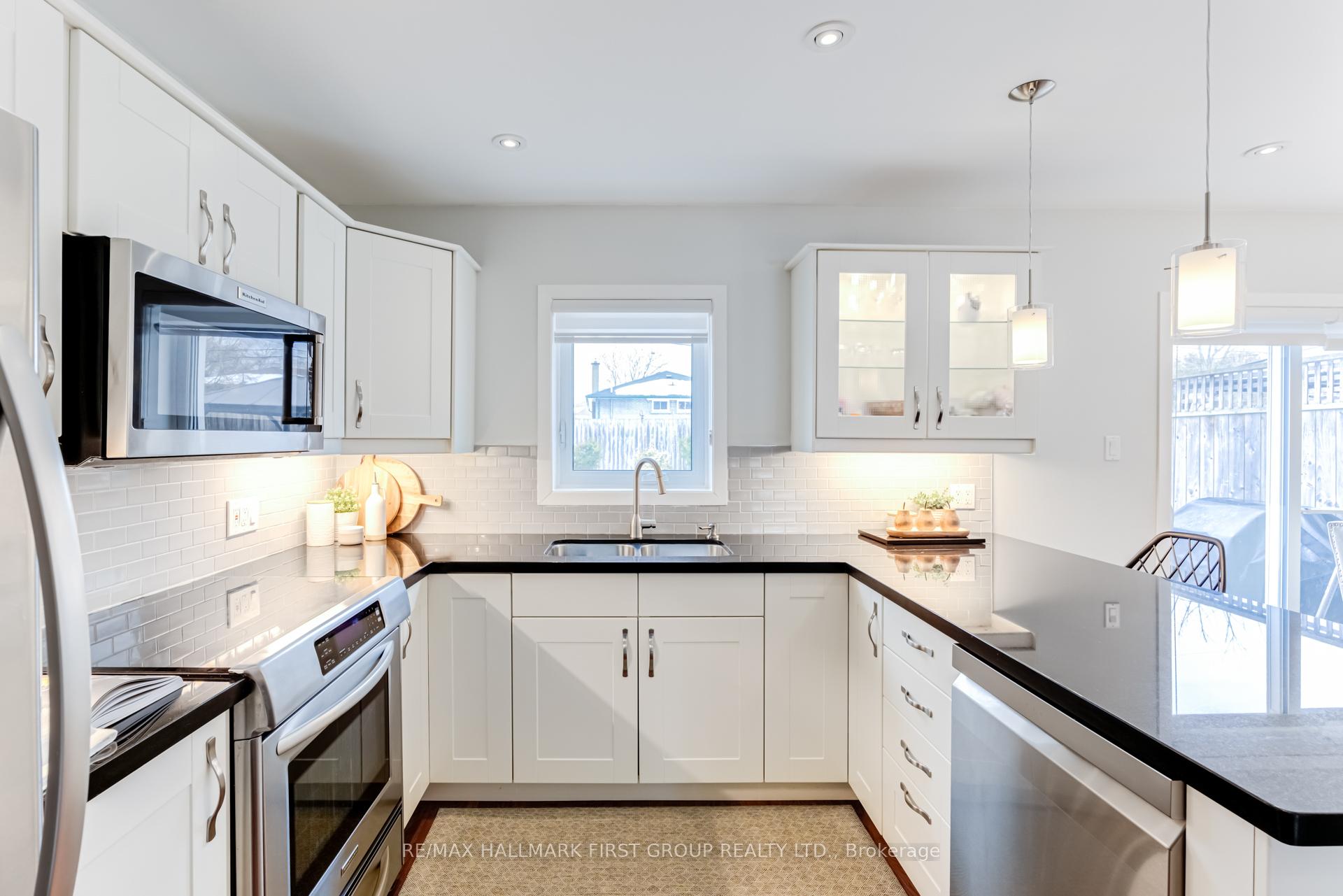 Photo 4 of 855 Modlin Road, Pickering, Bay Ridges — HOMEH