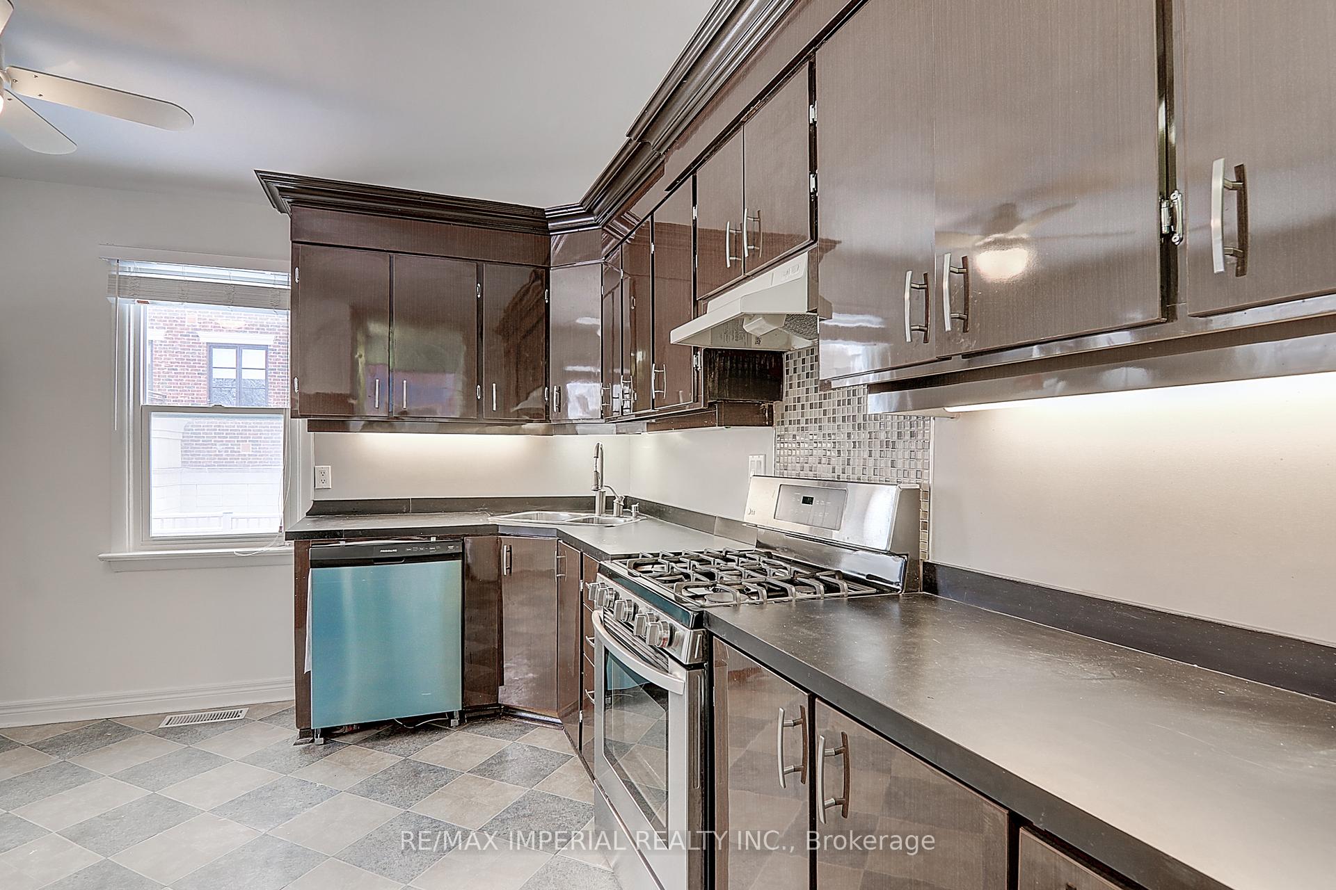 Photo 28 of 49 Sunset Beach (M & 2nd) Road, Richmond Hill, Oak Ridges Lake Wilcox — HOMEH