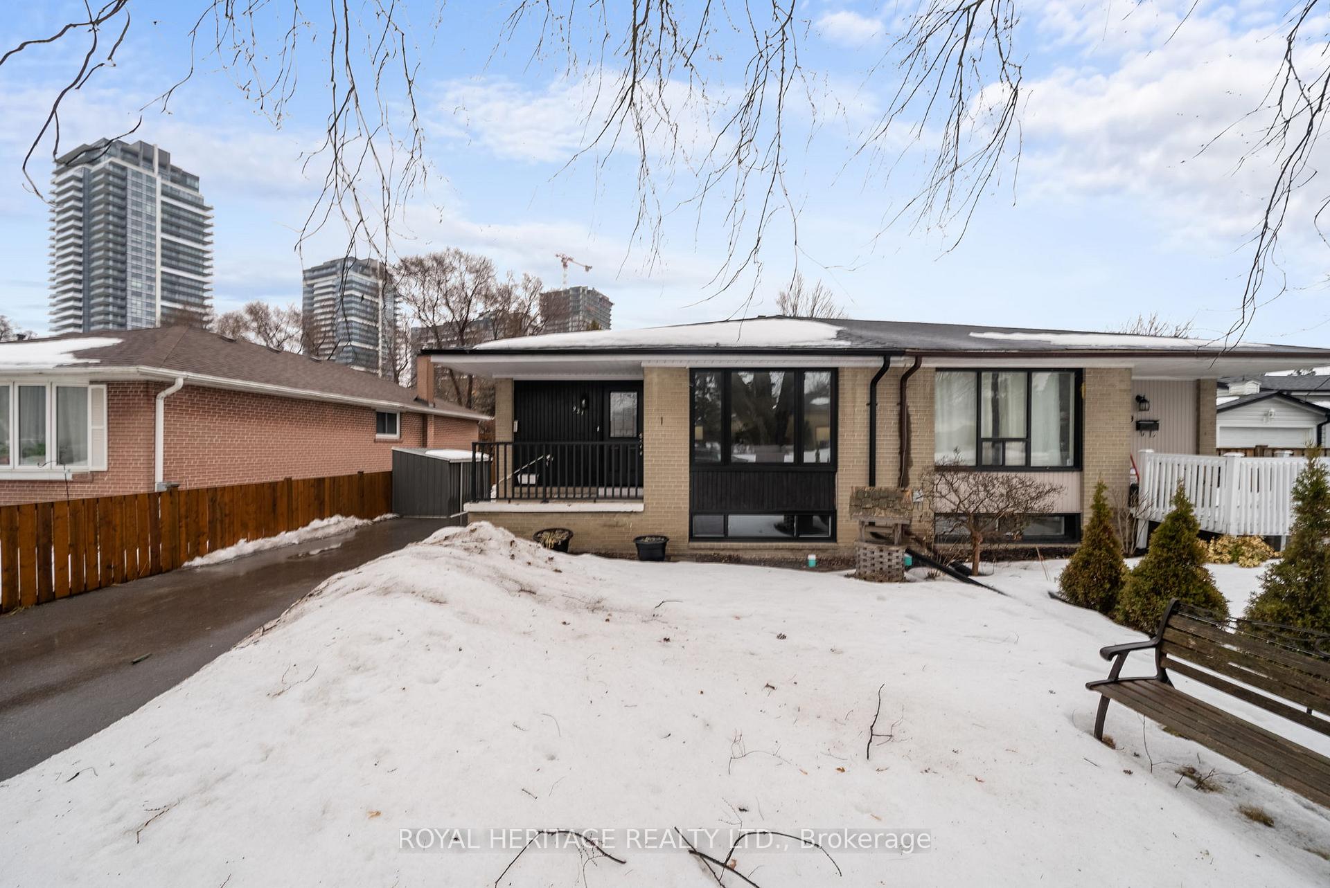 Photo 1 of 921 Krosno Boulevard, Pickering, Bay Ridges — HOMEH